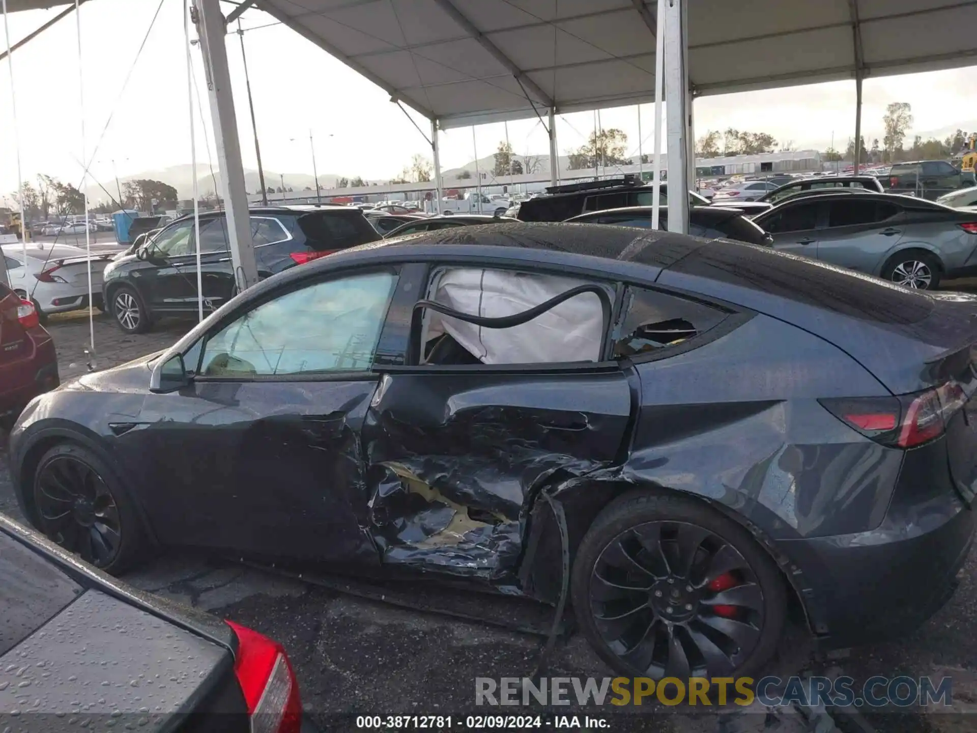 13 Photograph of a damaged car 7SAYGDEF3NF388937 TESLA MODEL Y 2022