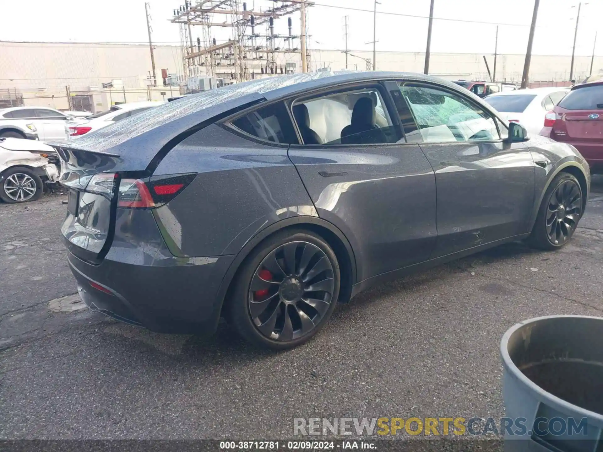 4 Photograph of a damaged car 7SAYGDEF3NF388937 TESLA MODEL Y 2022