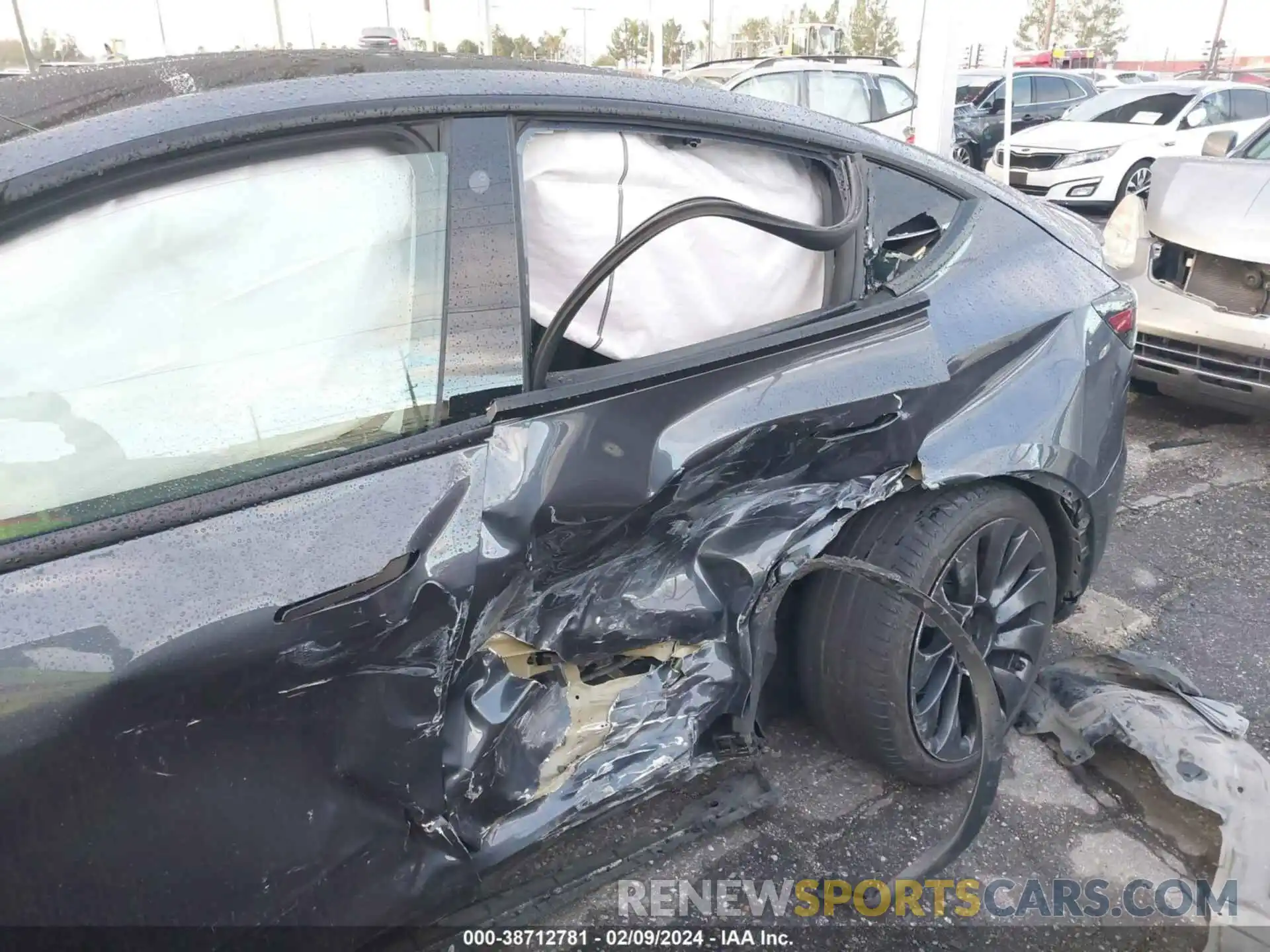 6 Photograph of a damaged car 7SAYGDEF3NF388937 TESLA MODEL Y 2022