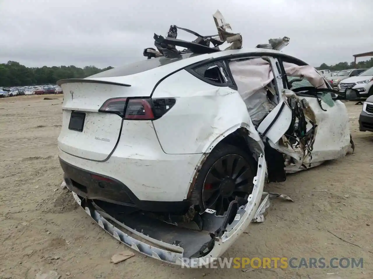 4 Photograph of a damaged car 7SAYGDEF3NF397704 TESLA MODEL Y 2022