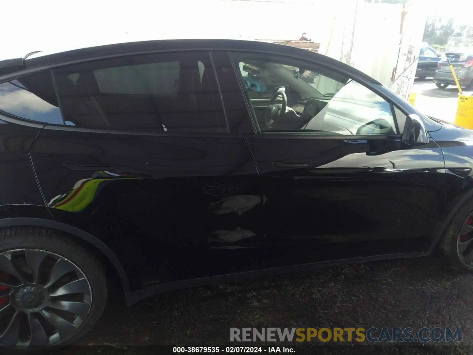 13 Photograph of a damaged car 7SAYGDEF3NF576454 TESLA MODEL Y 2022