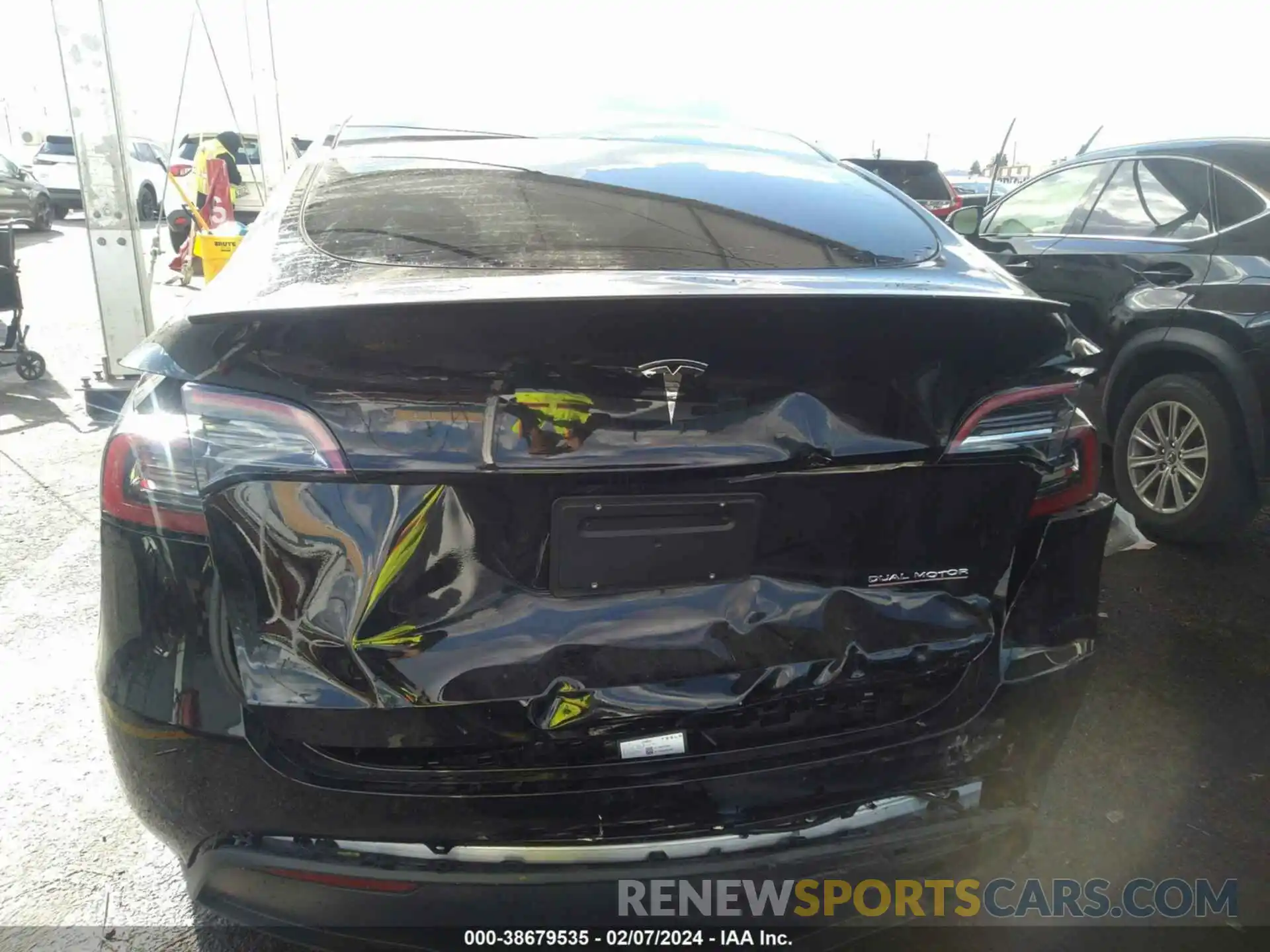 16 Photograph of a damaged car 7SAYGDEF3NF576454 TESLA MODEL Y 2022