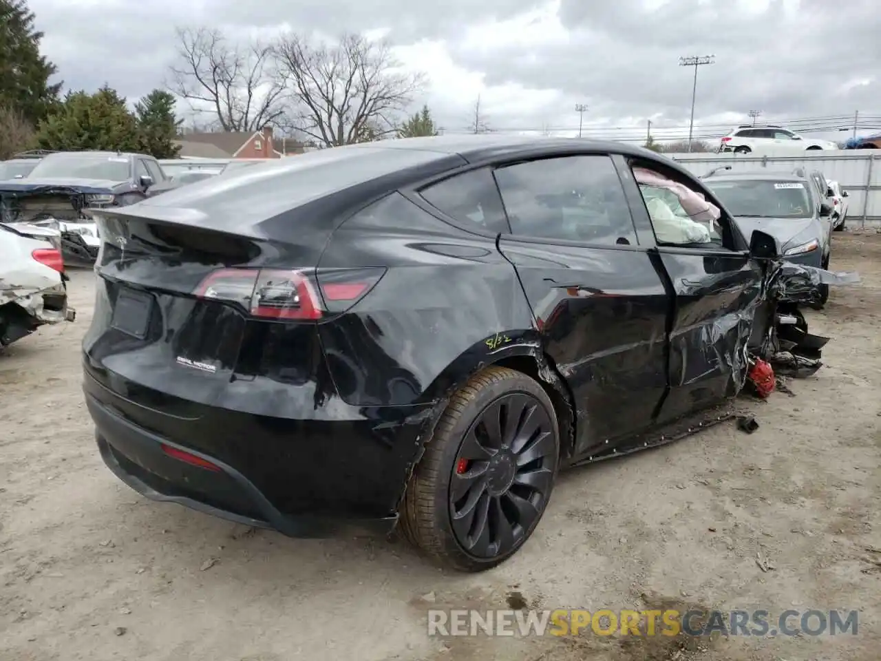 4 Photograph of a damaged car 7SAYGDEF4NF326317 TESLA MODEL Y 2022