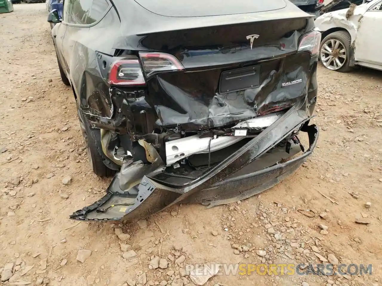 9 Photograph of a damaged car 7SAYGDEF4NF354621 TESLA MODEL Y 2022