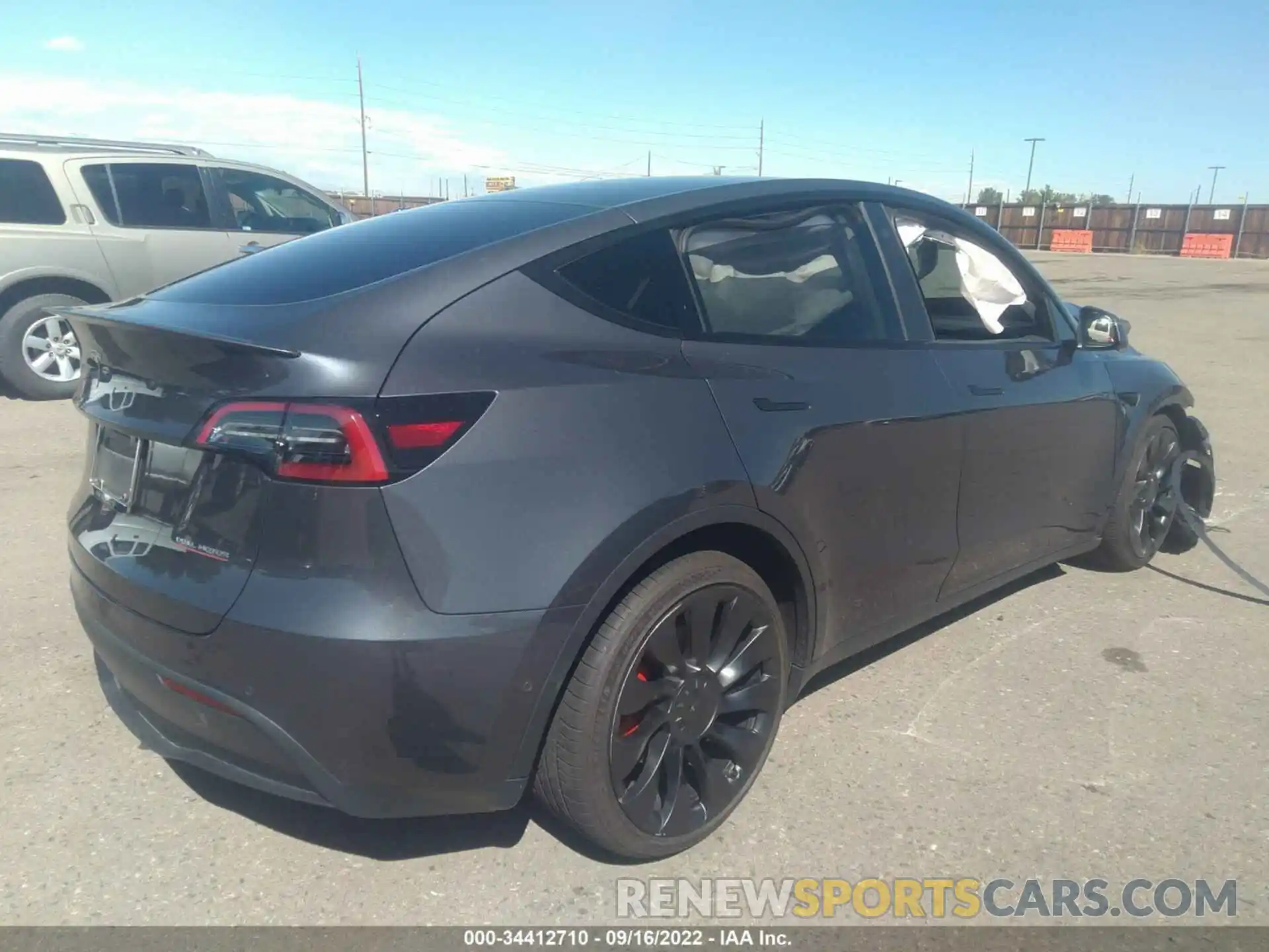 4 Photograph of a damaged car 7SAYGDEF4NF390549 TESLA MODEL Y 2022