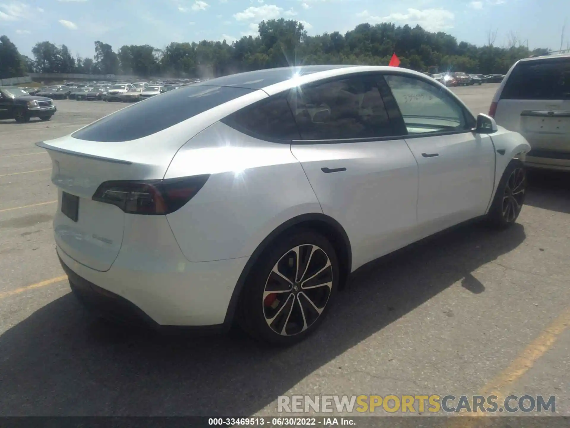 4 Photograph of a damaged car 7SAYGDEF5NF326178 TESLA MODEL Y 2022