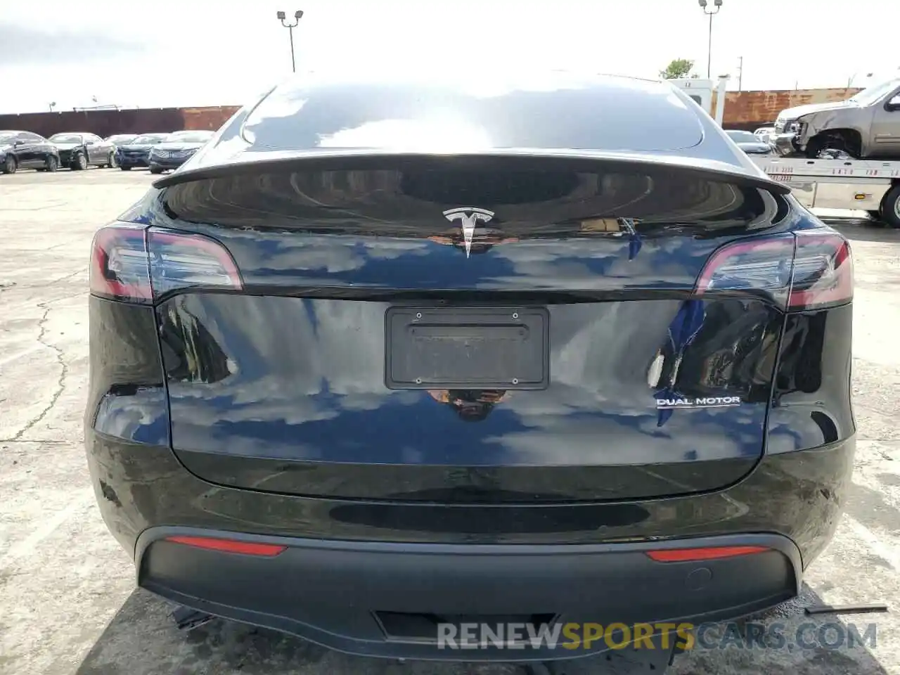 6 Photograph of a damaged car 7SAYGDEF5NF326679 TESLA MODEL Y 2022