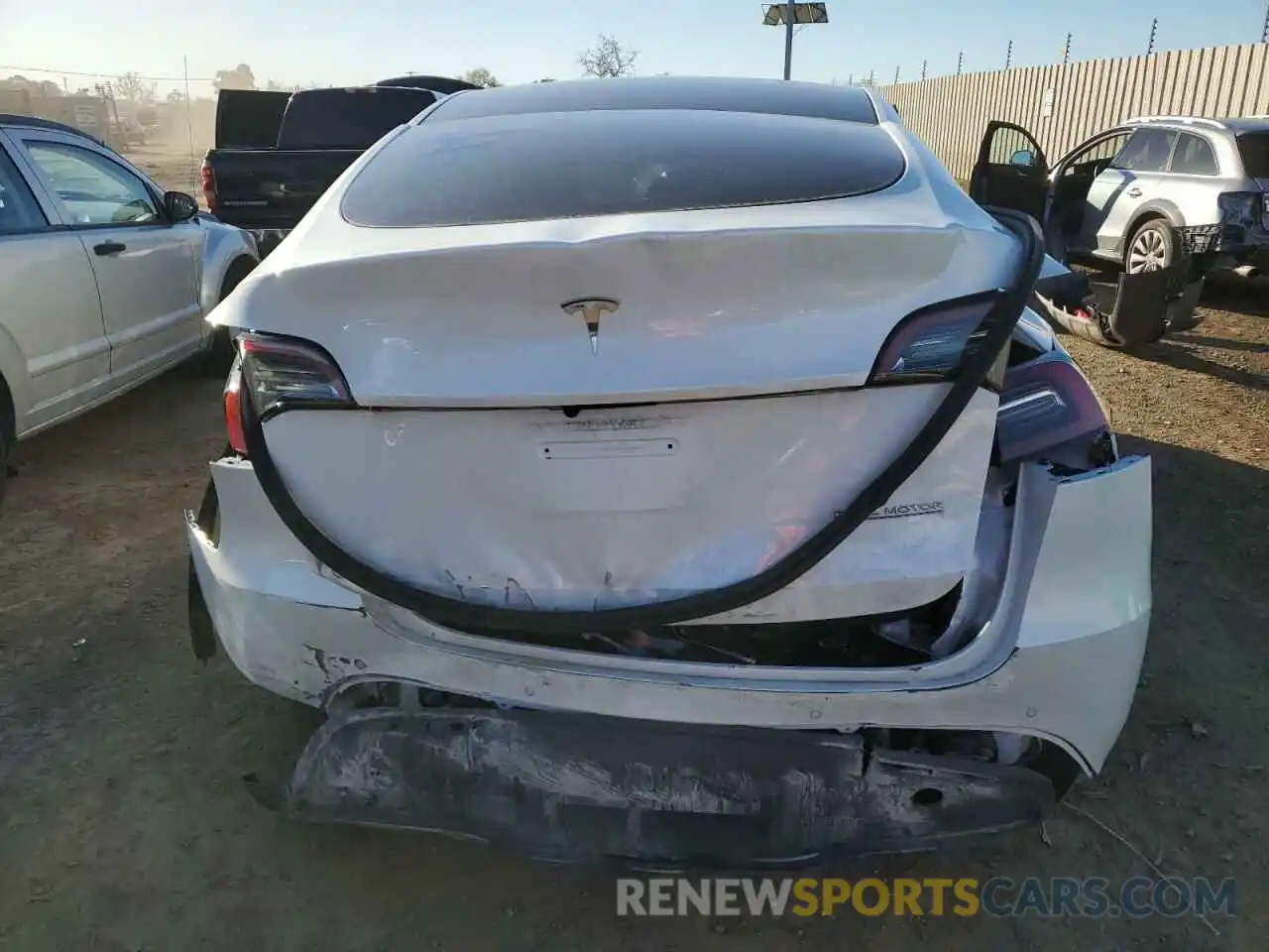 6 Photograph of a damaged car 7SAYGDEF5NF347922 TESLA MODEL Y 2022