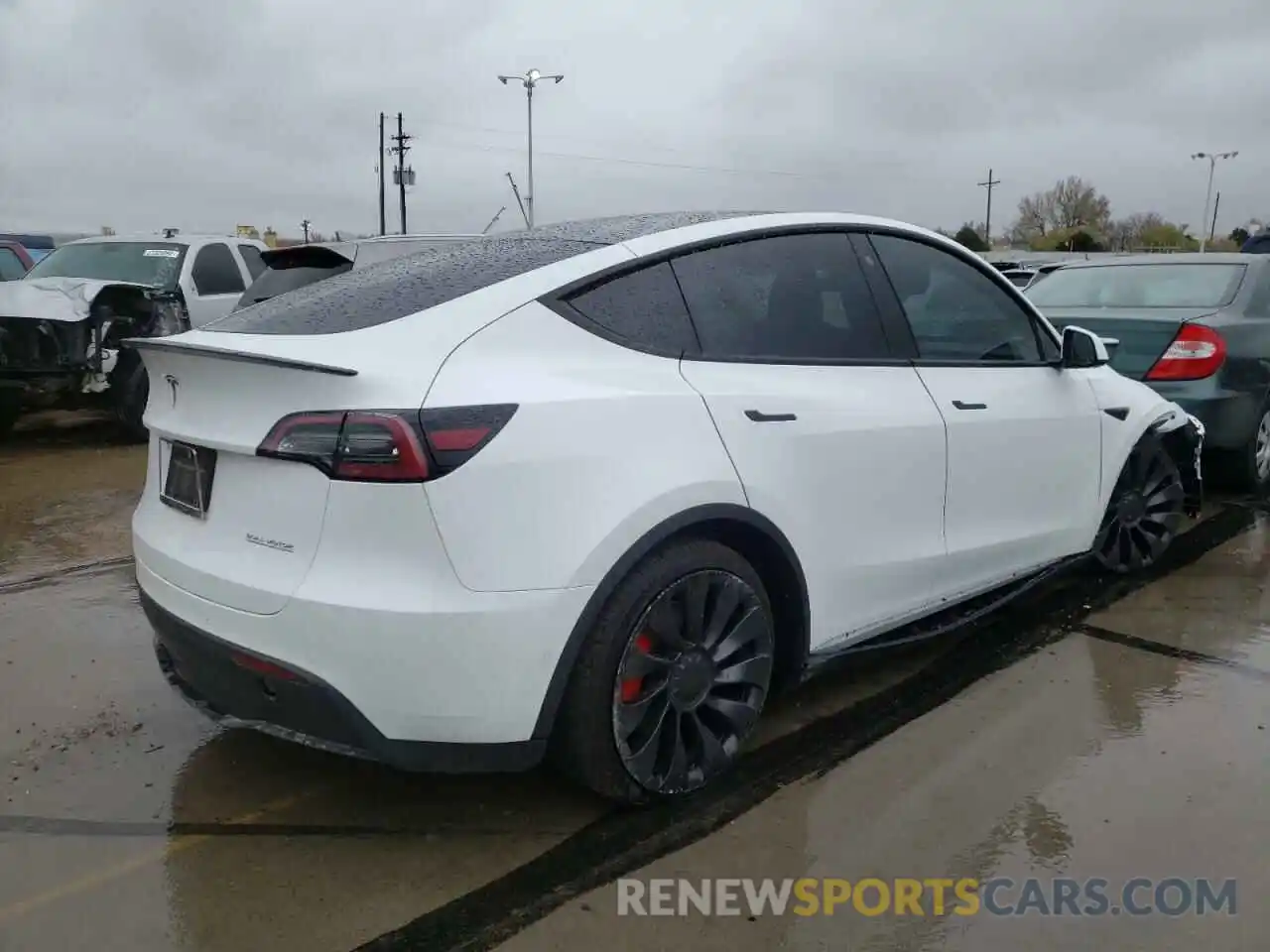 4 Photograph of a damaged car 7SAYGDEF5NF362176 TESLA MODEL Y 2022