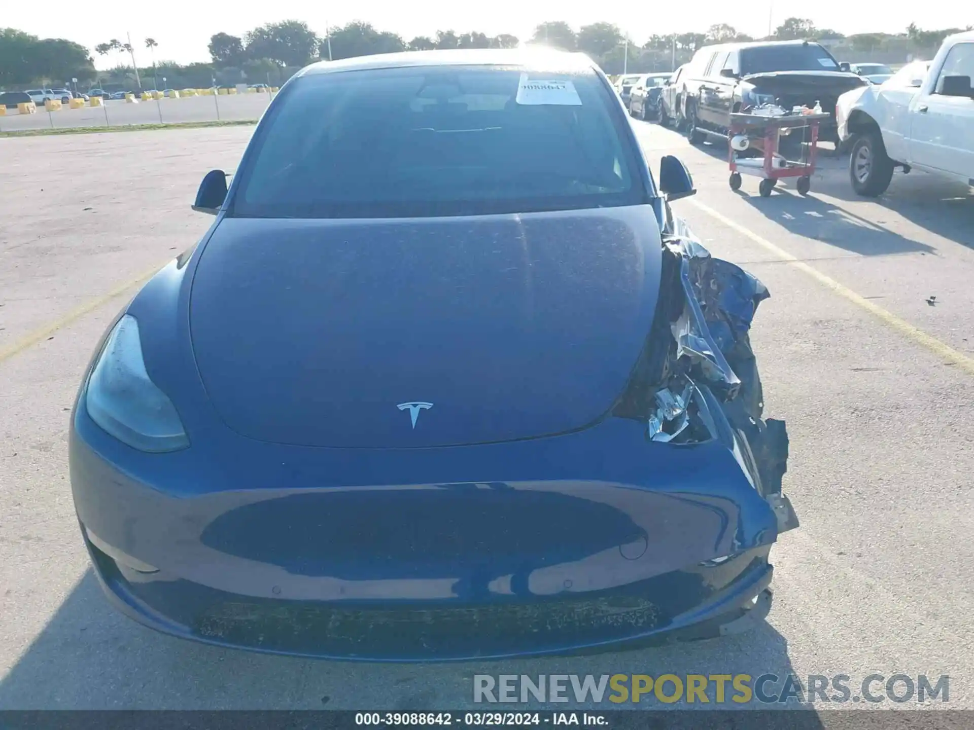 12 Photograph of a damaged car 7SAYGDEF5NF521522 TESLA MODEL Y 2022