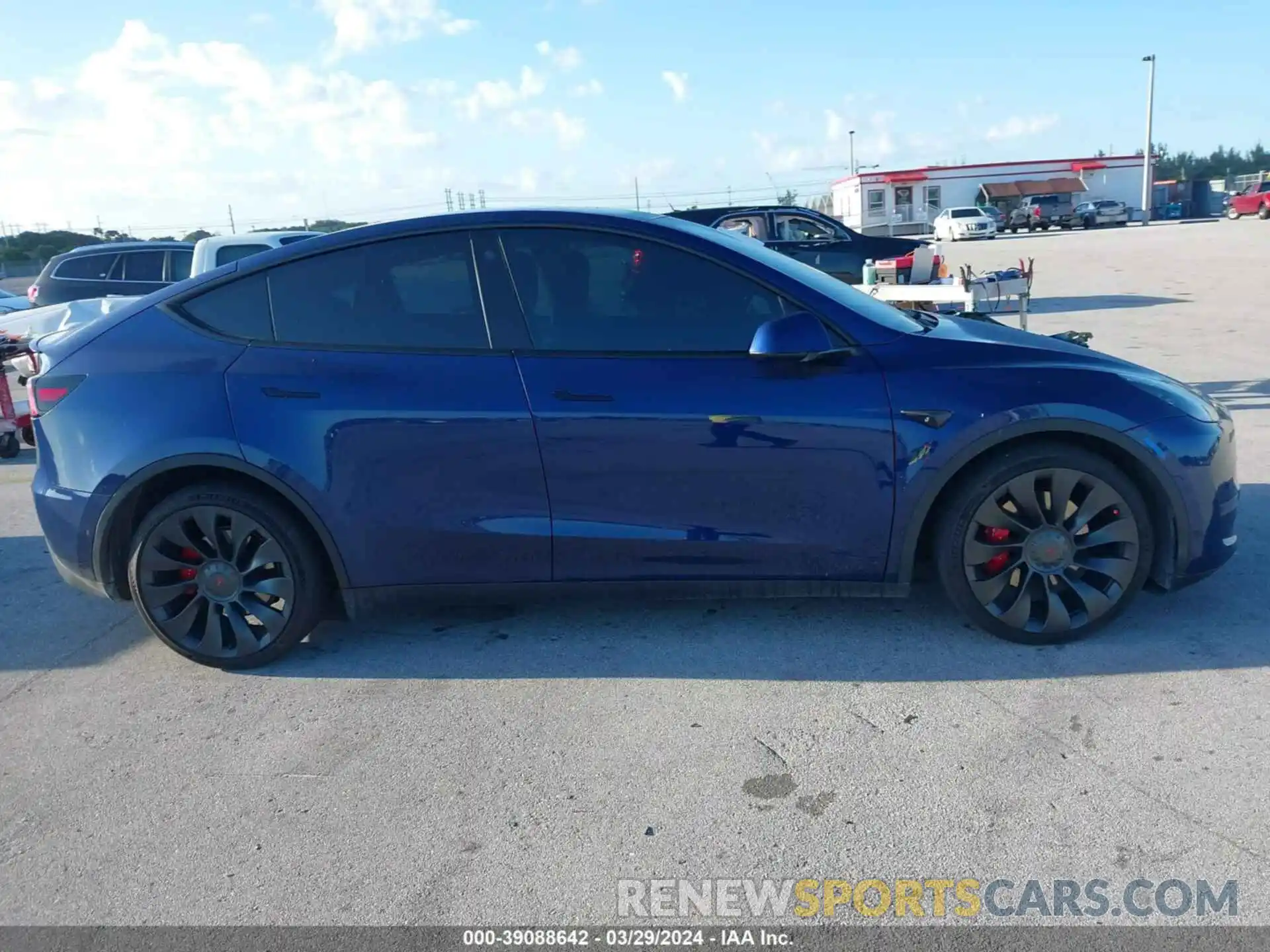 13 Photograph of a damaged car 7SAYGDEF5NF521522 TESLA MODEL Y 2022