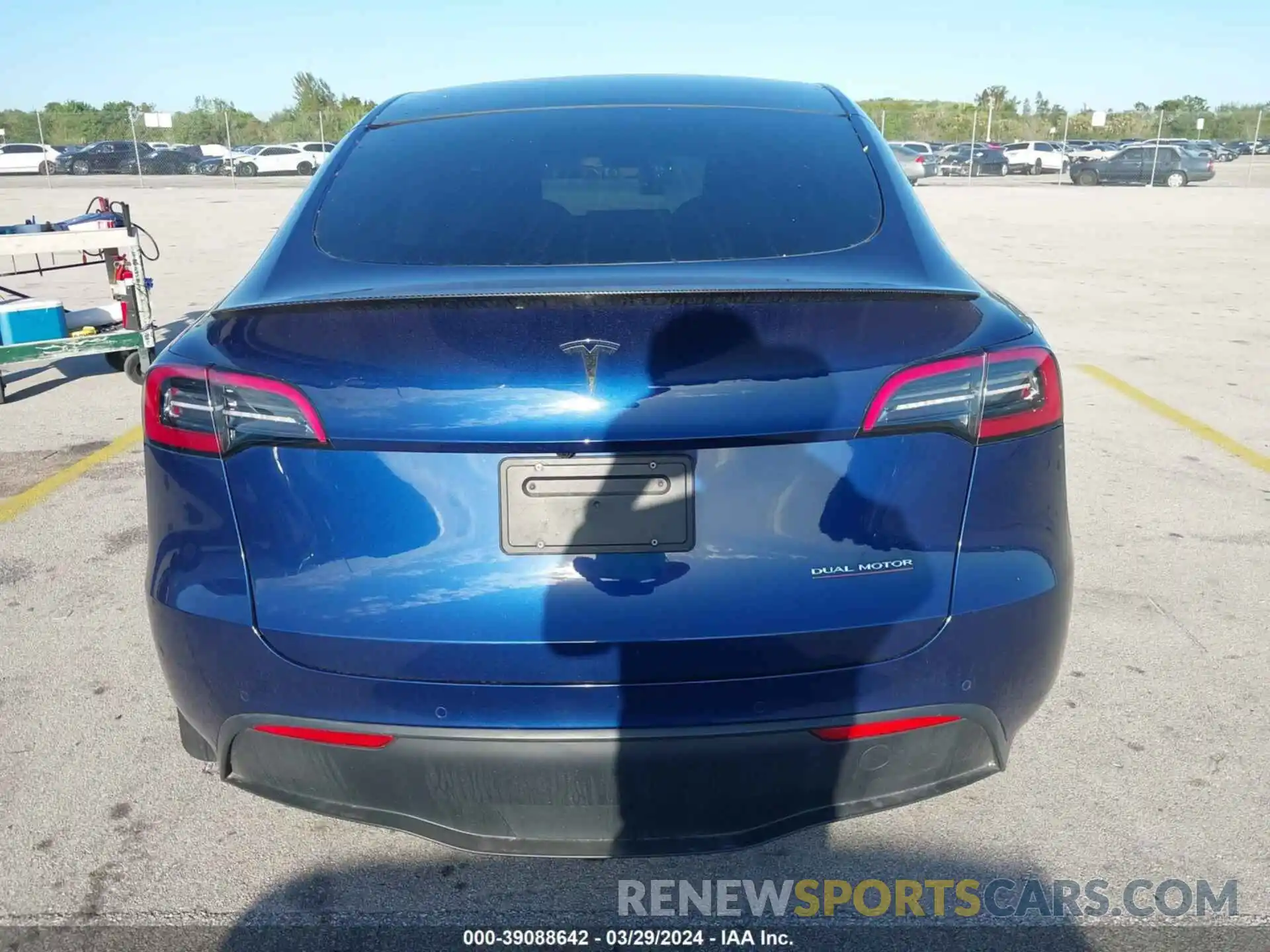 16 Photograph of a damaged car 7SAYGDEF5NF521522 TESLA MODEL Y 2022