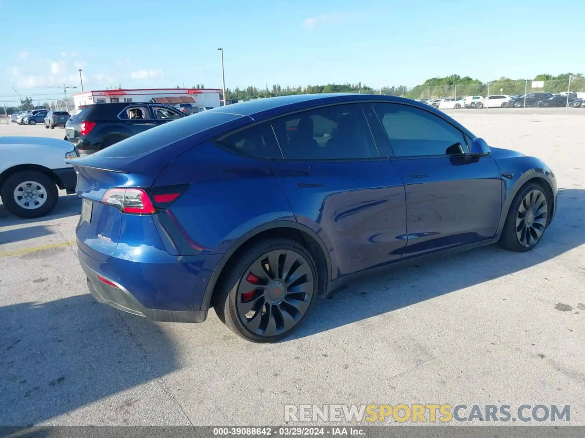 4 Photograph of a damaged car 7SAYGDEF5NF521522 TESLA MODEL Y 2022