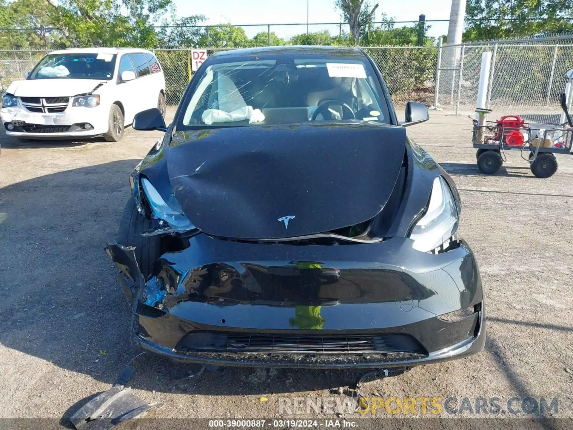 11 Photograph of a damaged car 7SAYGDEF6NF313262 TESLA MODEL Y 2022