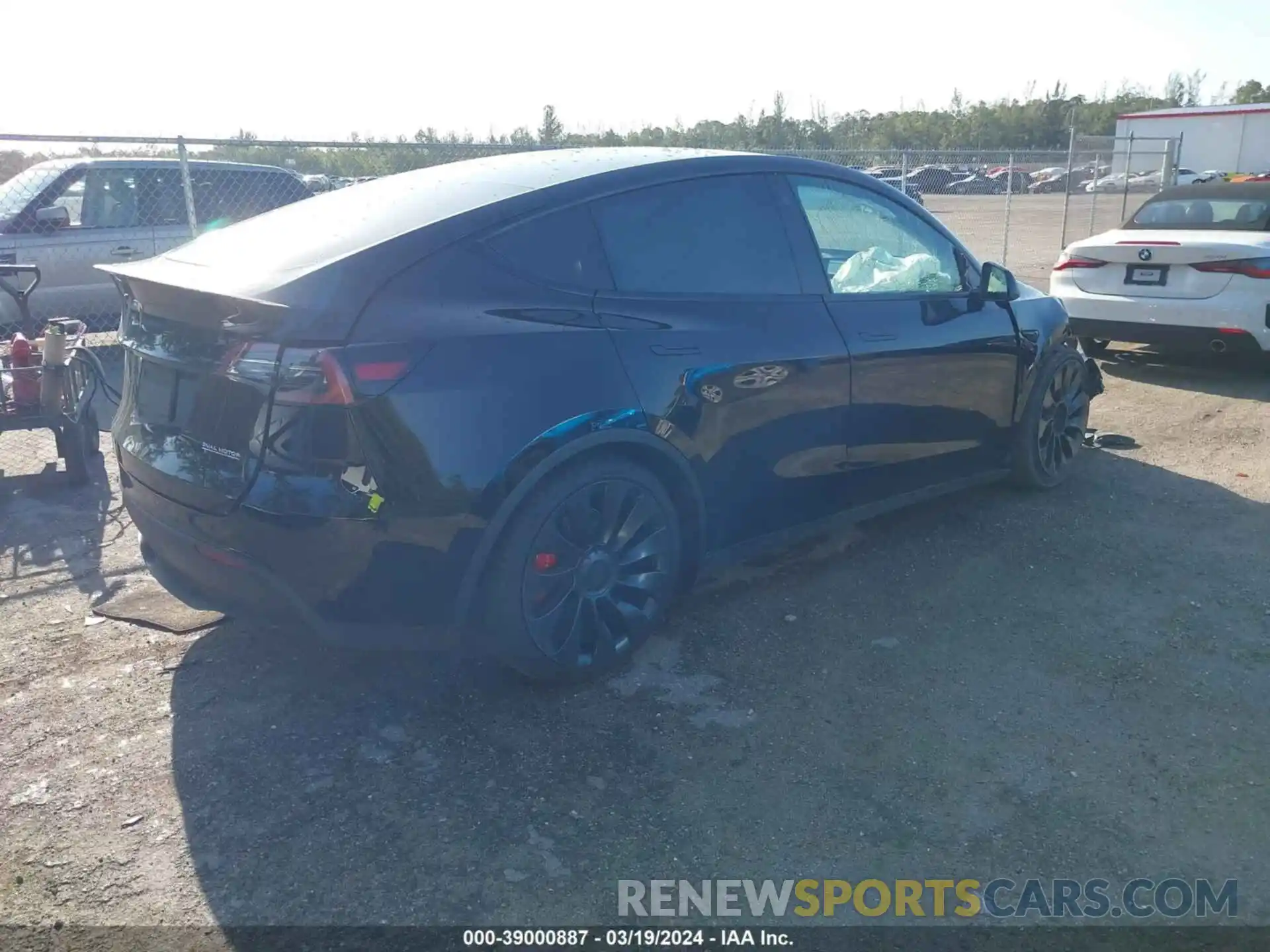 4 Photograph of a damaged car 7SAYGDEF6NF313262 TESLA MODEL Y 2022