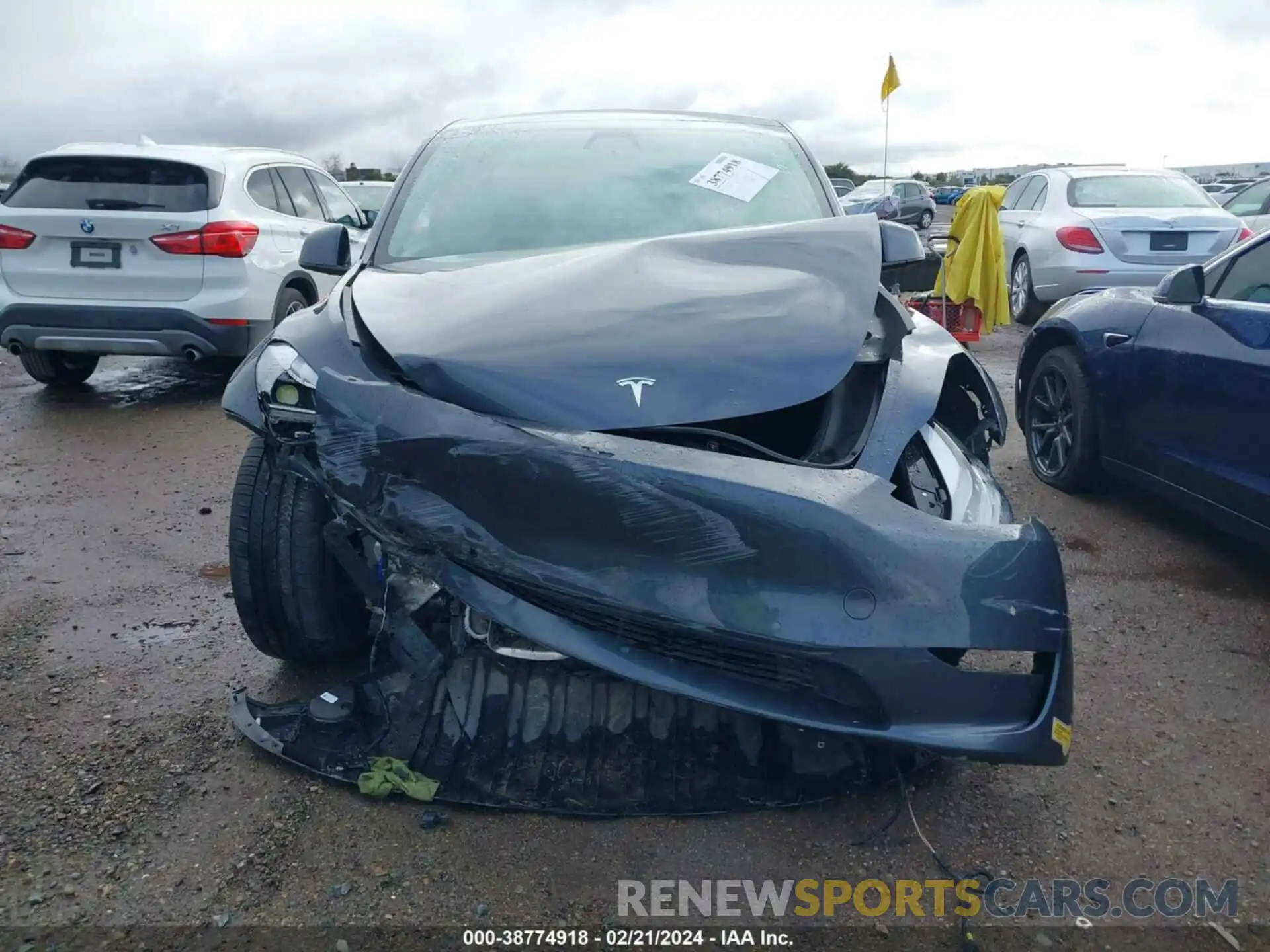 12 Photograph of a damaged car 7SAYGDEF6NF351770 TESLA MODEL Y 2022