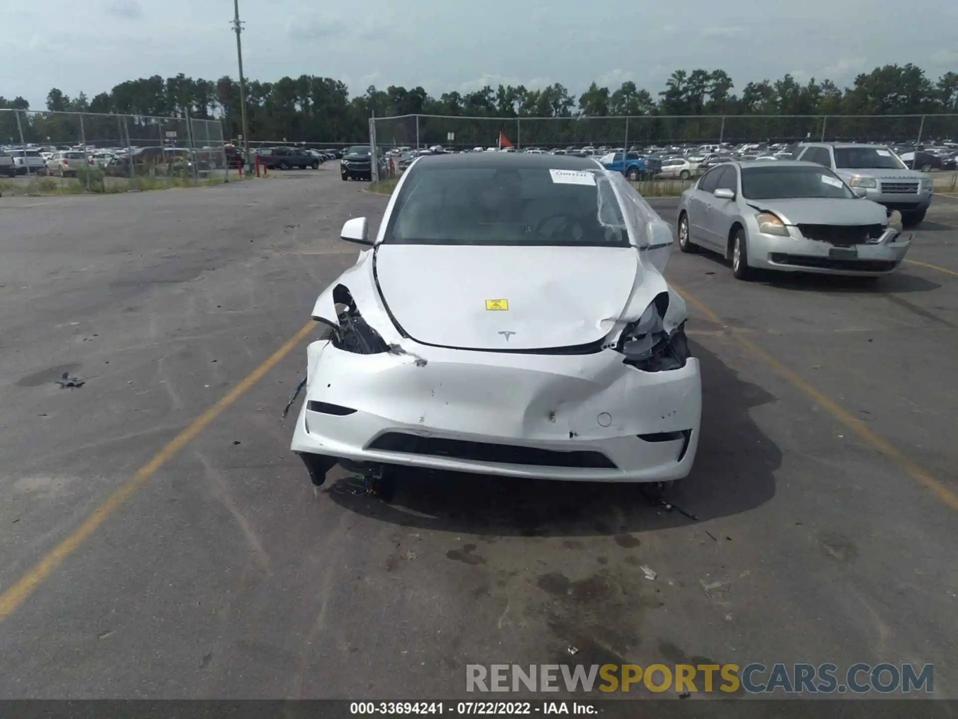 6 Photograph of a damaged car 7SAYGDEF6NF378242 TESLA MODEL Y 2022