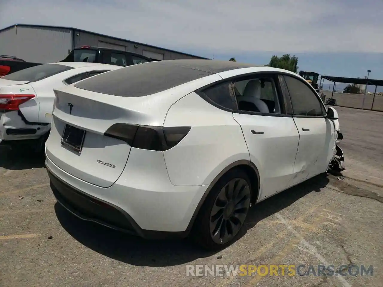 4 Photograph of a damaged car 7SAYGDEF6NF438245 TESLA MODEL Y 2022