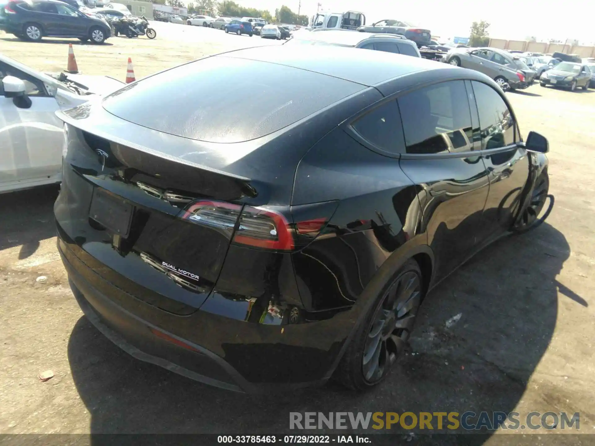 4 Photograph of a damaged car 7SAYGDEF7NF343094 TESLA MODEL Y 2022