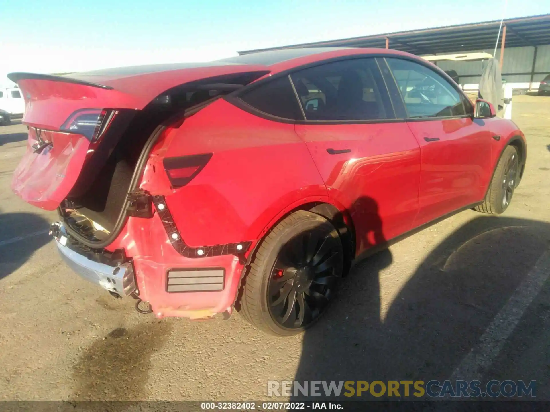 4 Photograph of a damaged car 7SAYGDEF8NF342729 TESLA MODEL Y 2022