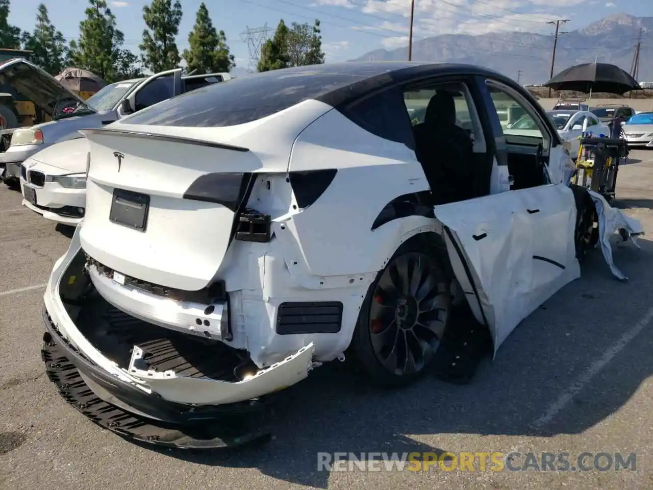 4 Photograph of a damaged car 7SAYGDEF8NF404016 TESLA MODEL Y 2022