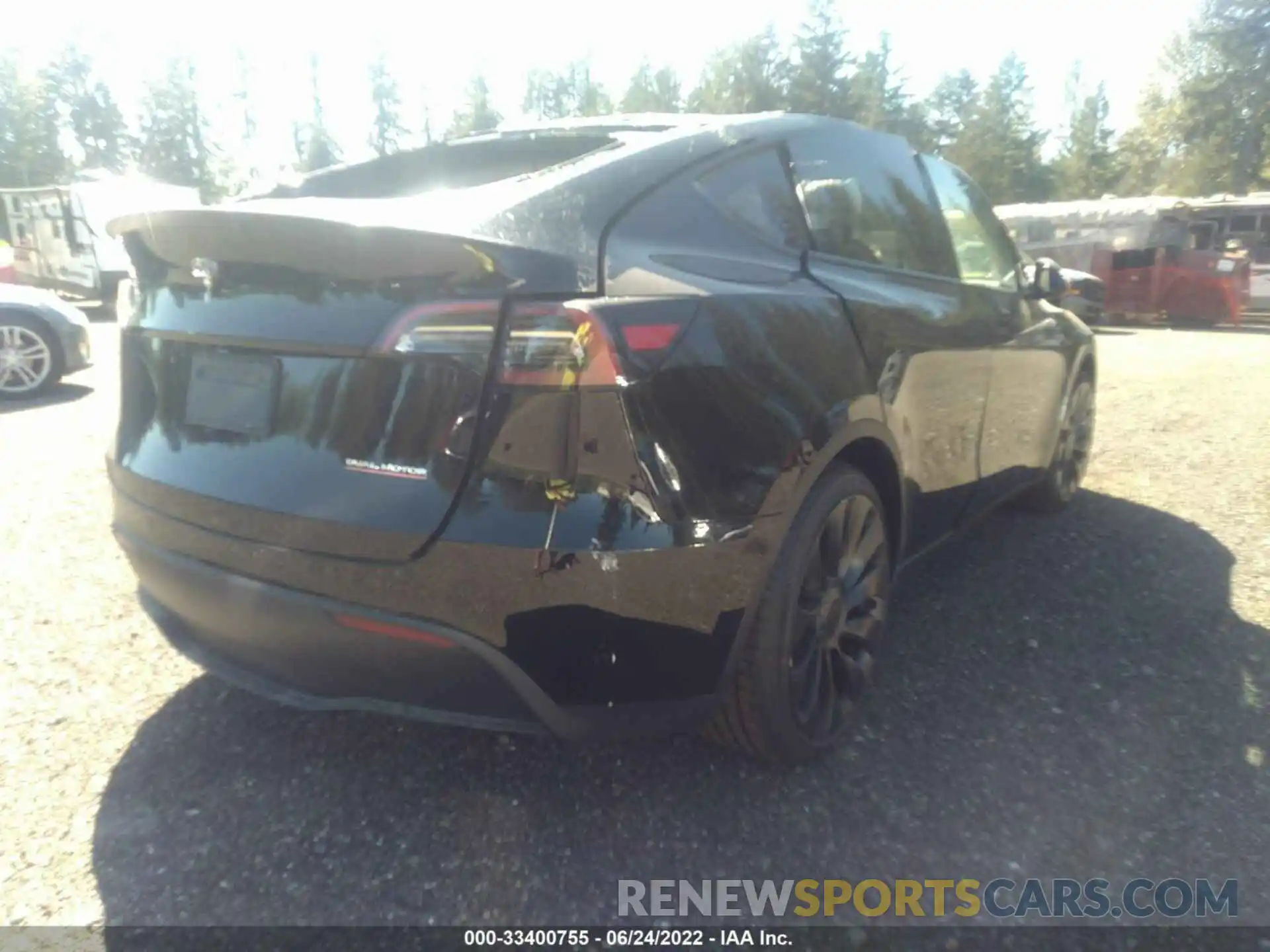 4 Photograph of a damaged car 7SAYGDEF8NF408048 TESLA MODEL Y 2022