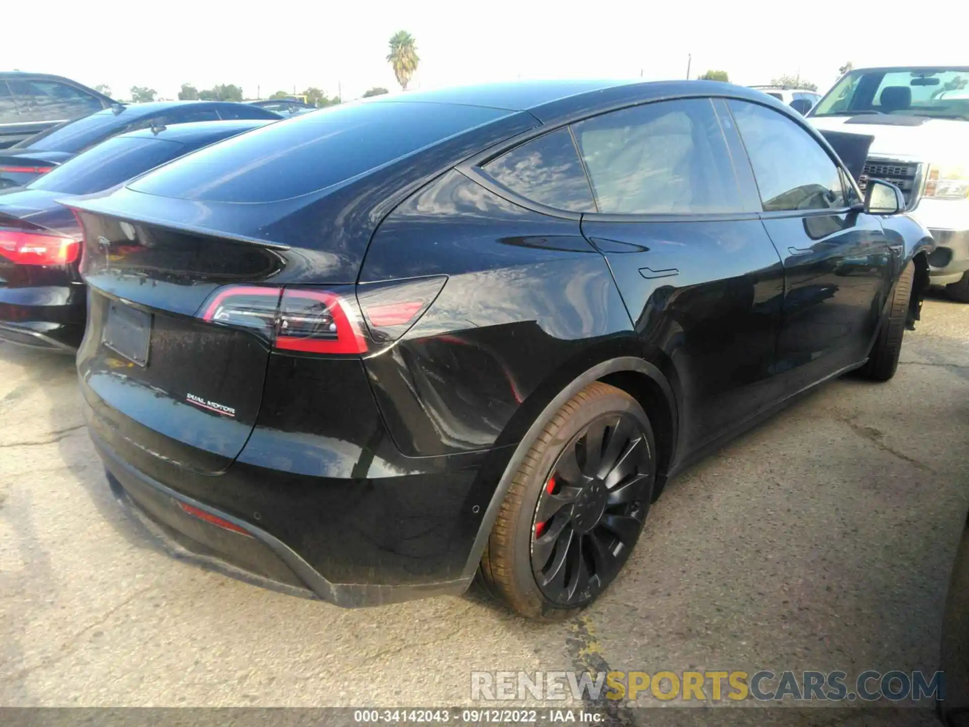 4 Photograph of a damaged car 7SAYGDEF9NF324000 TESLA MODEL Y 2022