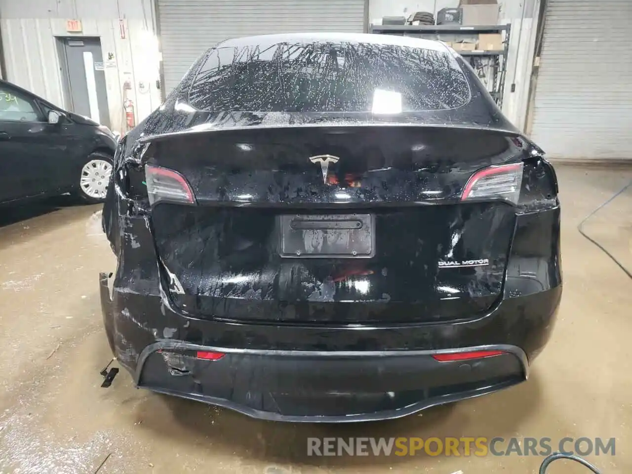 6 Photograph of a damaged car 7SAYGDEF9NF390725 TESLA MODEL Y 2022