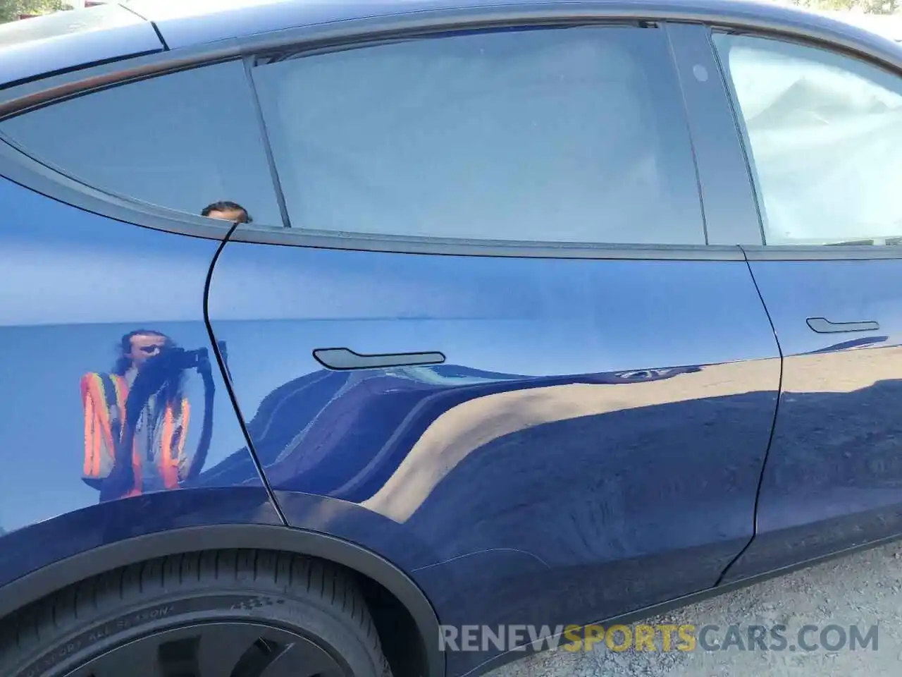 6 Photograph of a damaged car 7SAYGDEF9NF465424 TESLA MODEL Y 2022