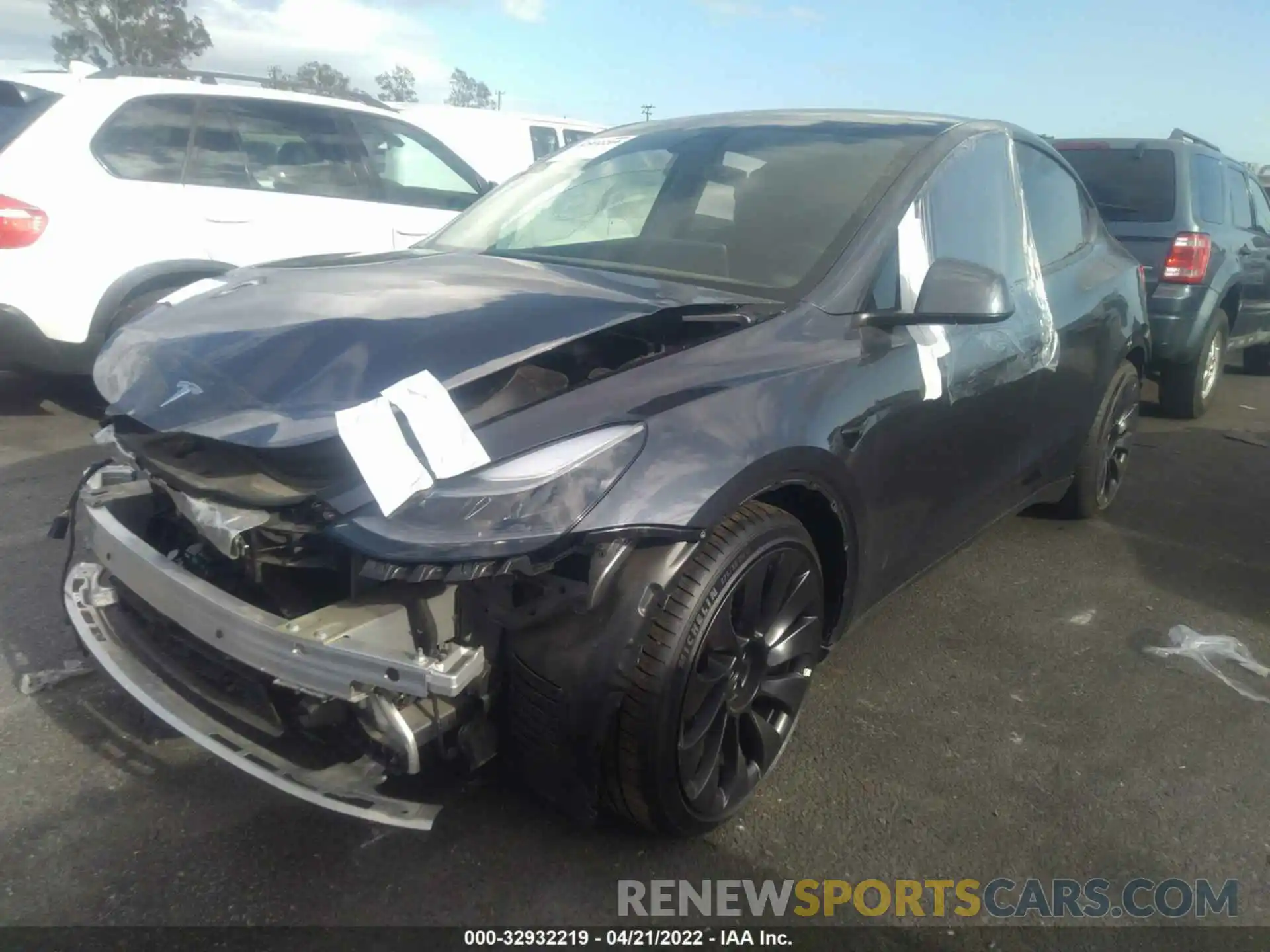 2 Photograph of a damaged car 7SAYGDEFXNF341369 TESLA MODEL Y 2022