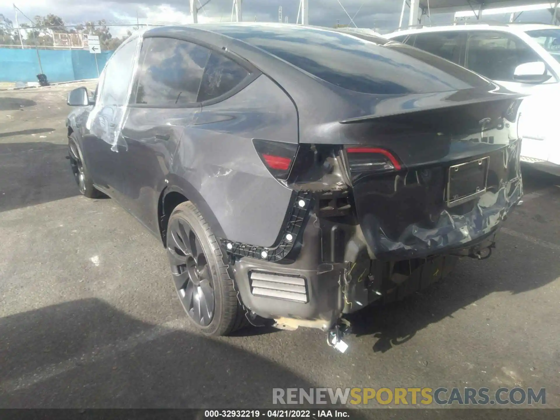 3 Photograph of a damaged car 7SAYGDEFXNF341369 TESLA MODEL Y 2022