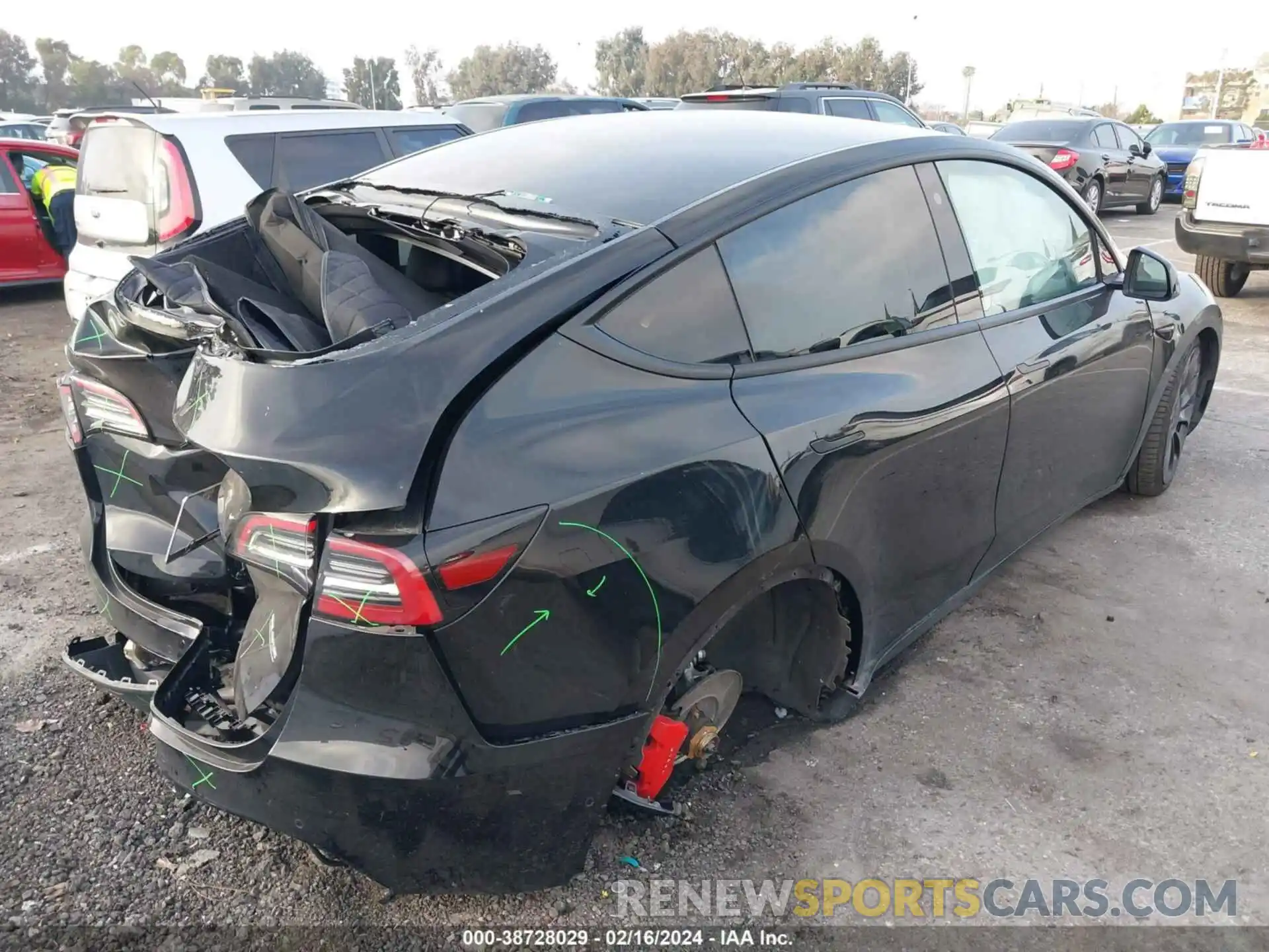 4 Photograph of a damaged car 7SAYGDEFXNF347401 TESLA MODEL Y 2022