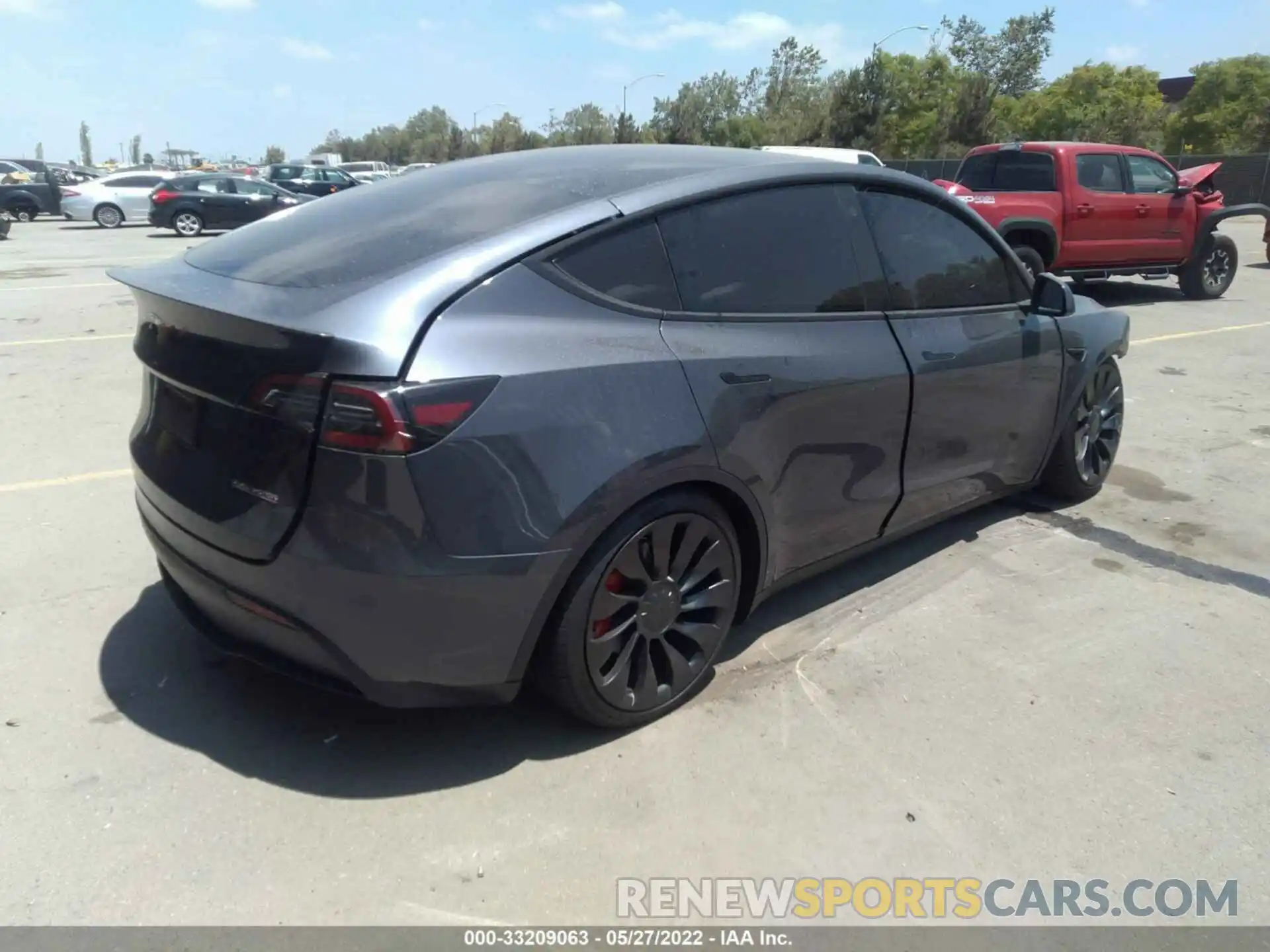 4 Photograph of a damaged car 7SAYGDEFXNF391799 TESLA MODEL Y 2022