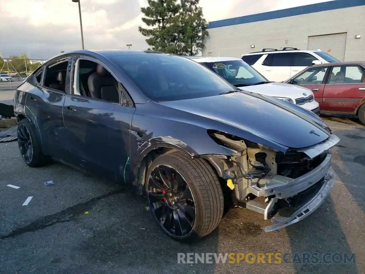 4 Photograph of a damaged car 7SAYGDEFXNF457221 TESLA MODEL Y 2022