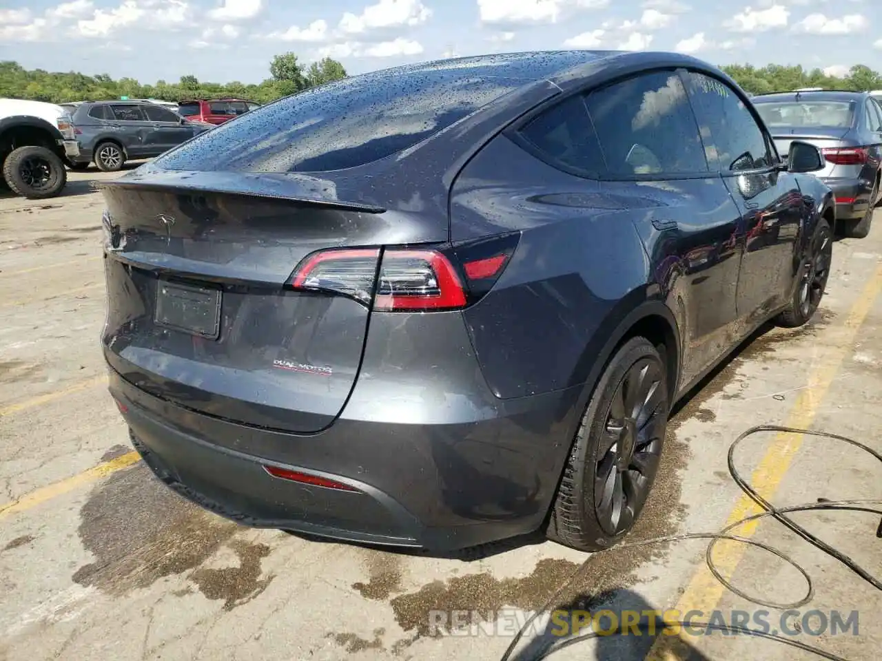 4 Photograph of a damaged car 7SAYGDEFXNF487867 TESLA MODEL Y 2022