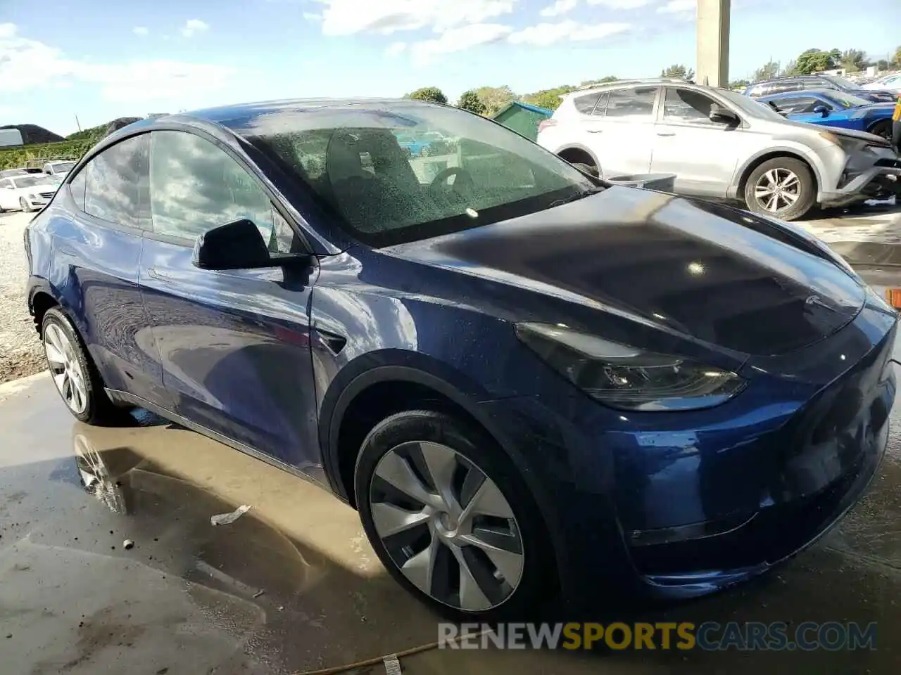 4 Photograph of a damaged car 7SAYGAEE2PF669815 TESLA MODEL Y 2023