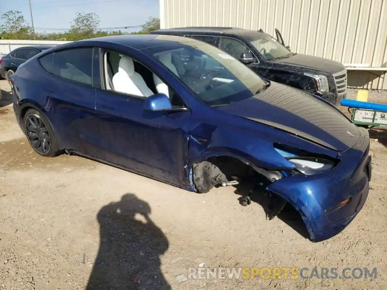 4 Photograph of a damaged car 7SAYGAEE3PF648262 TESLA MODEL Y 2023