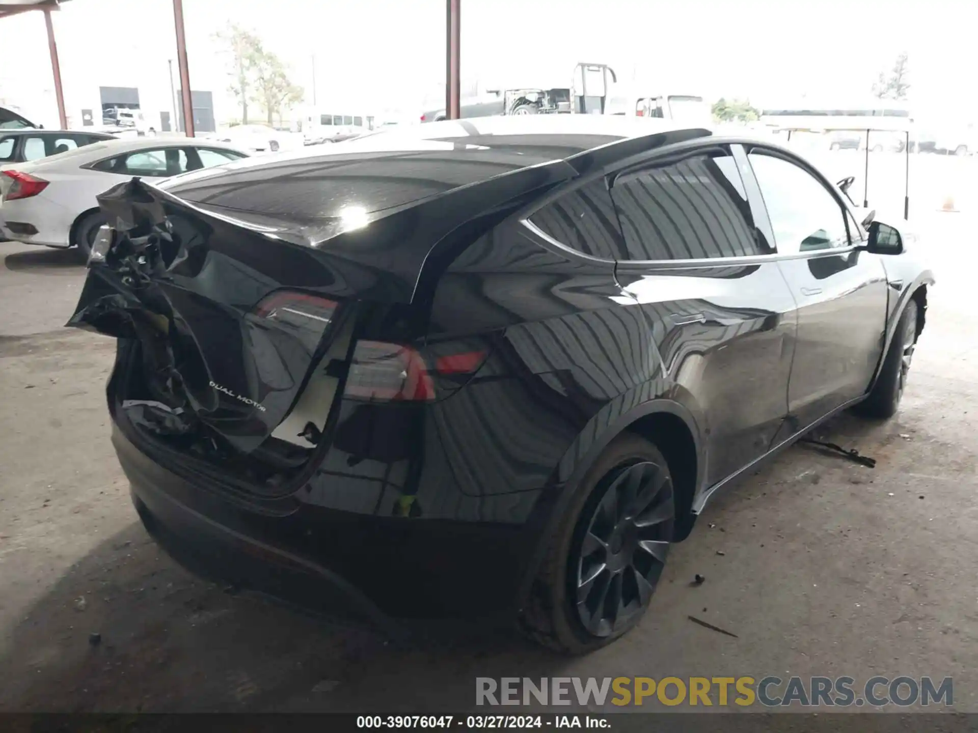 4 Photograph of a damaged car 7SAYGAEE5PF606336 TESLA MODEL Y 2023