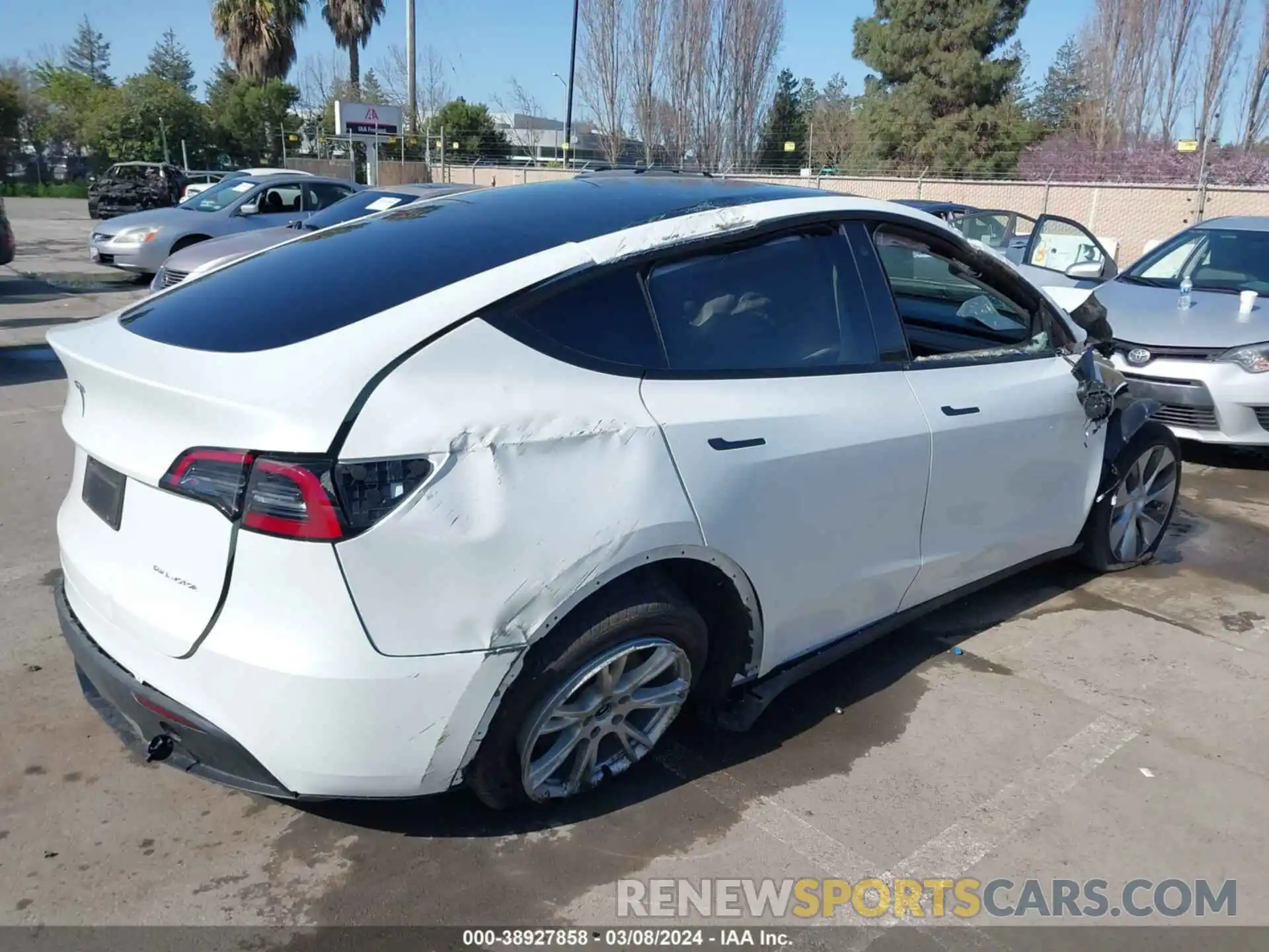 4 Photograph of a damaged car 7SAYGAEE6PF627972 TESLA MODEL Y 2023