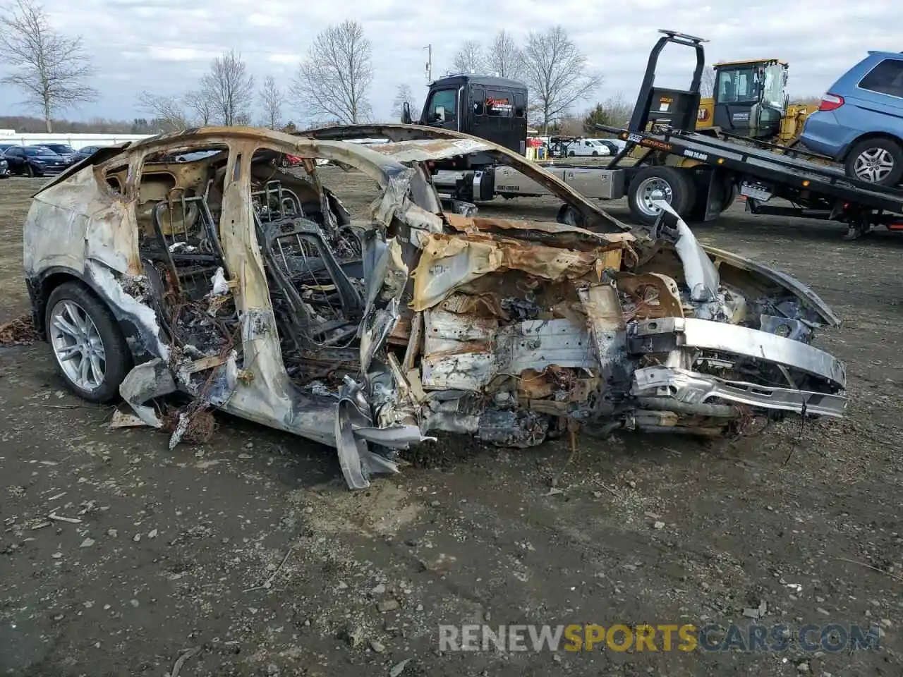 4 Photograph of a damaged car 7SAYGDED1PF914497 TESLA MODEL Y 2023