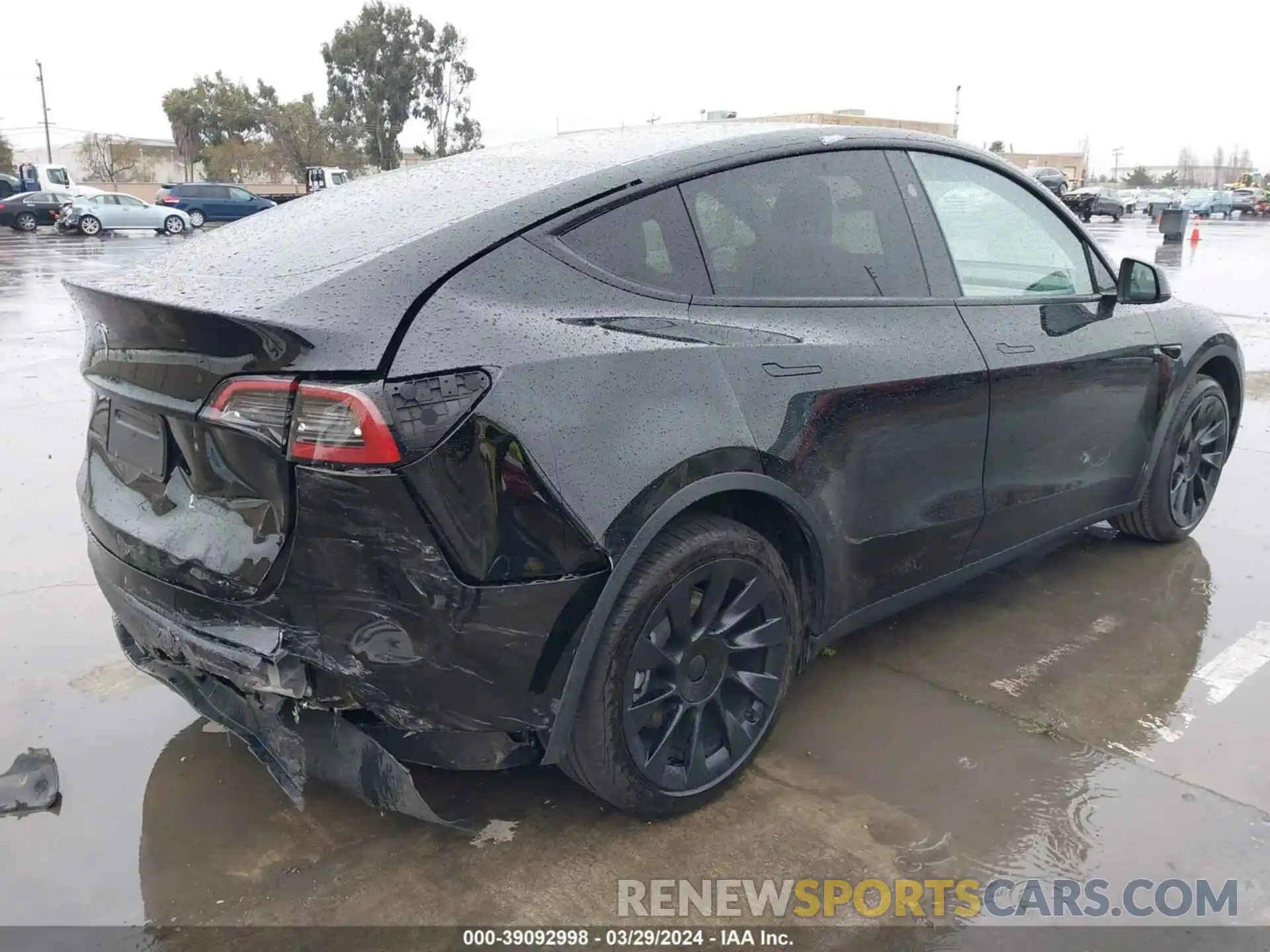 4 Photograph of a damaged car 7SAYGDED8PF976883 TESLA MODEL Y 2023