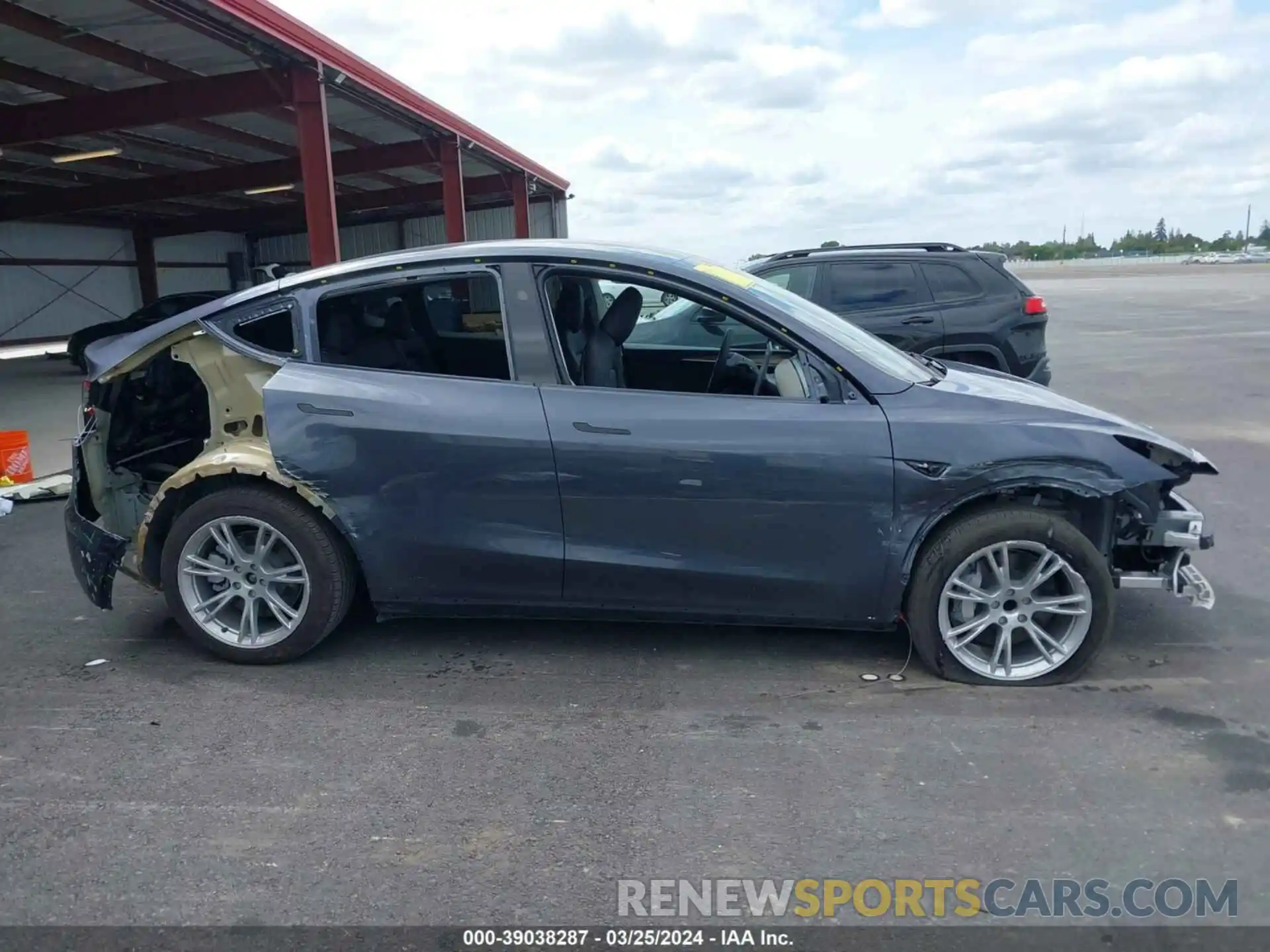 14 Photograph of a damaged car 7SAYGDED9PF943102 TESLA MODEL Y 2023