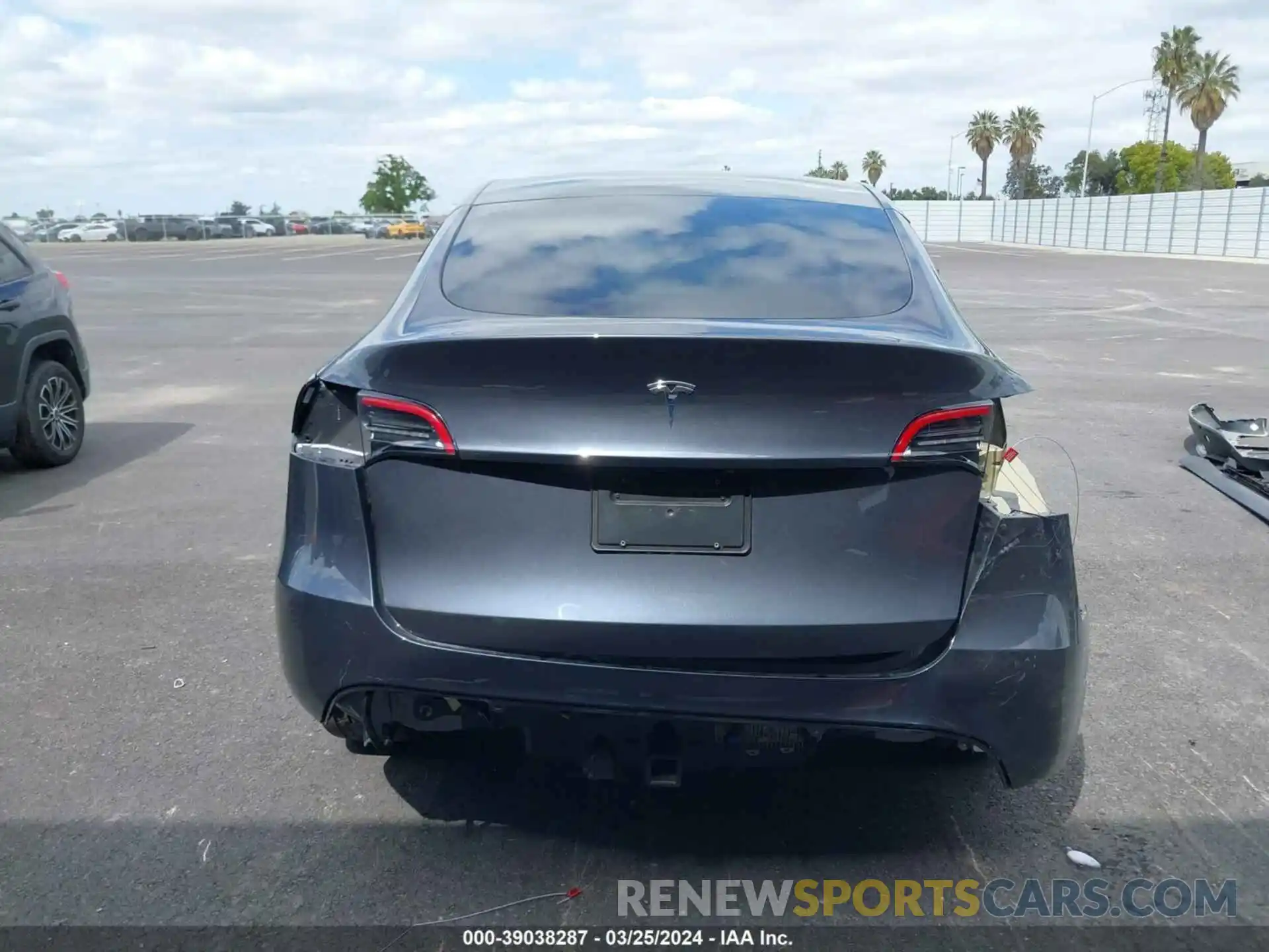 17 Photograph of a damaged car 7SAYGDED9PF943102 TESLA MODEL Y 2023