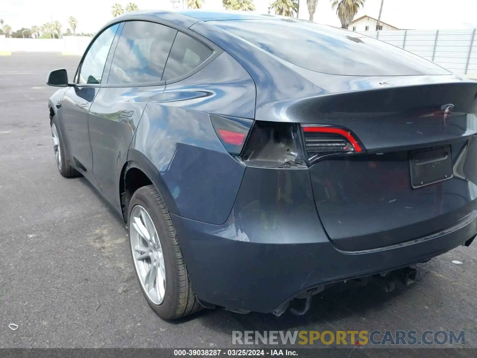 22 Photograph of a damaged car 7SAYGDED9PF943102 TESLA MODEL Y 2023