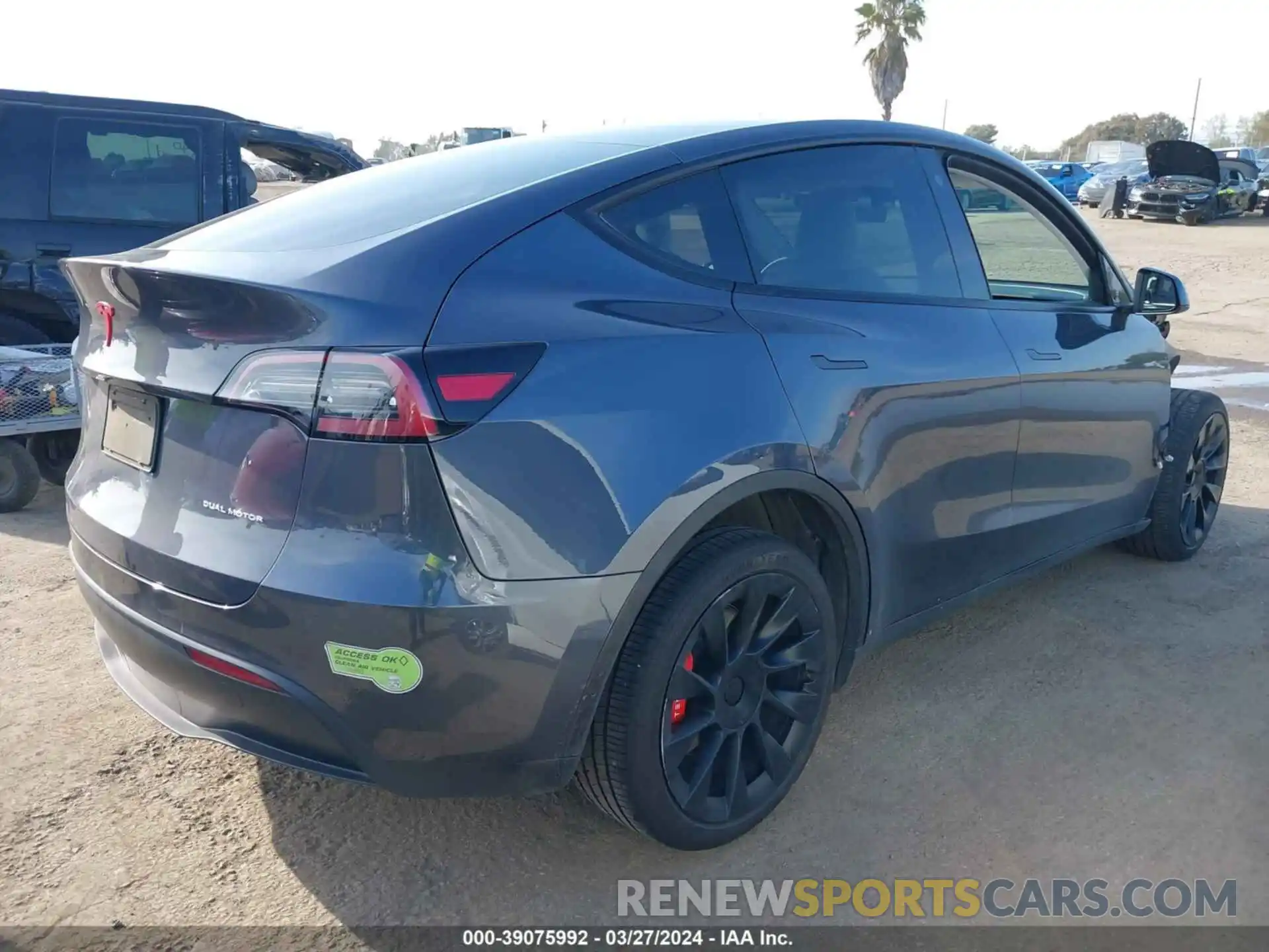 4 Photograph of a damaged car 7SAYGDEE0PF606083 TESLA MODEL Y 2023