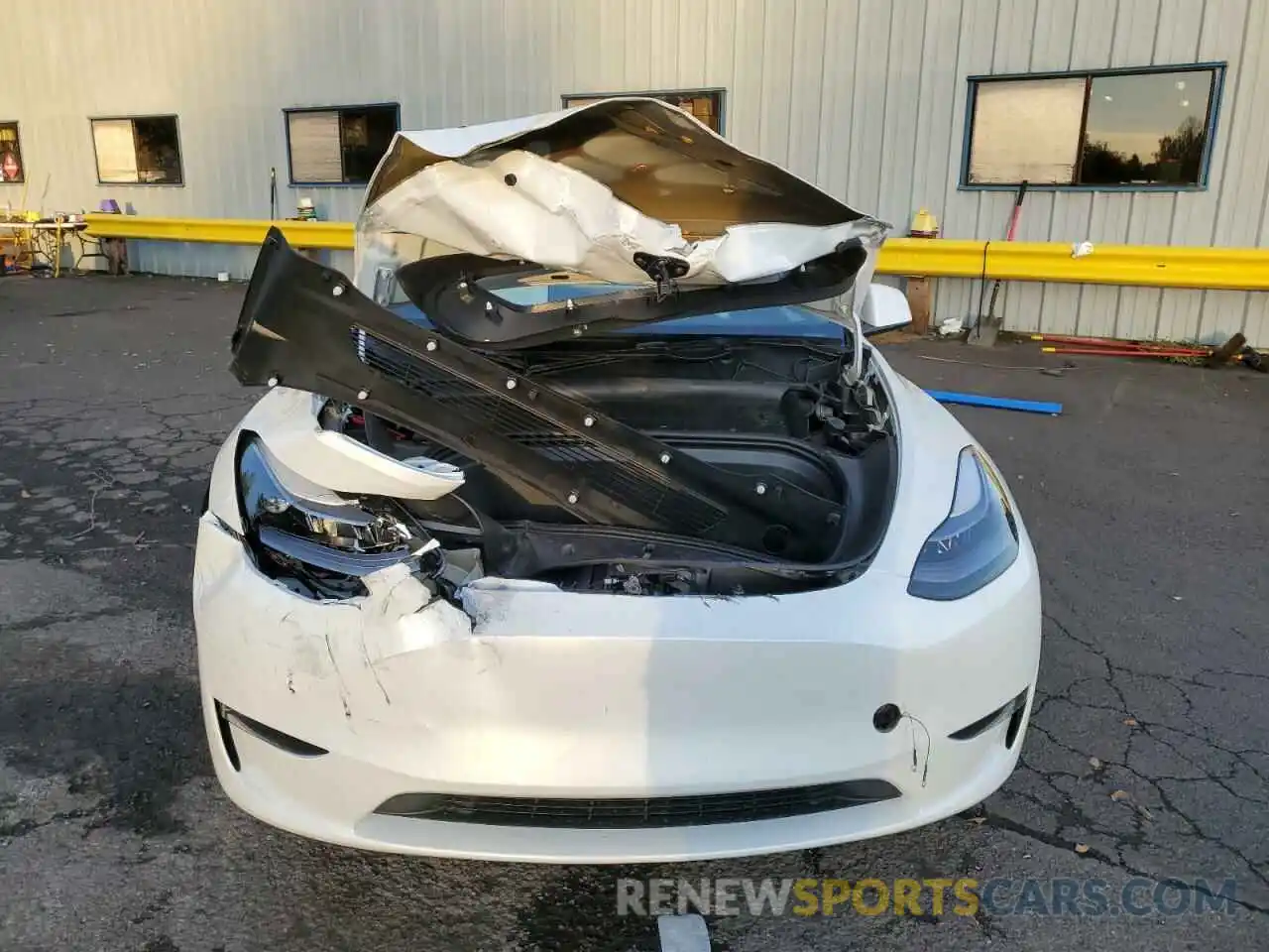 5 Photograph of a damaged car 7SAYGDEE0PF814285 TESLA MODEL Y 2023