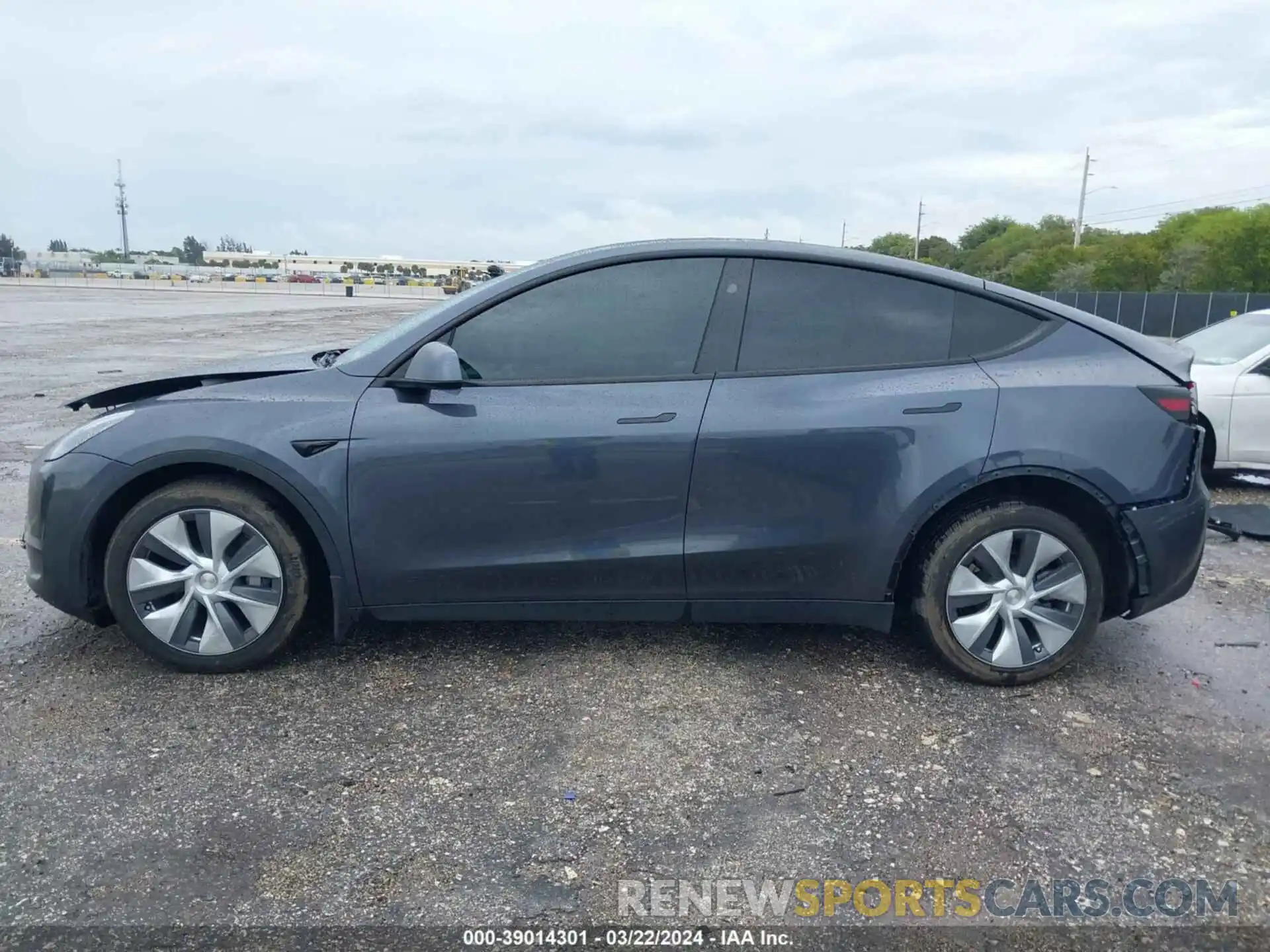 15 Photograph of a damaged car 7SAYGDEE0PF862322 TESLA MODEL Y 2023