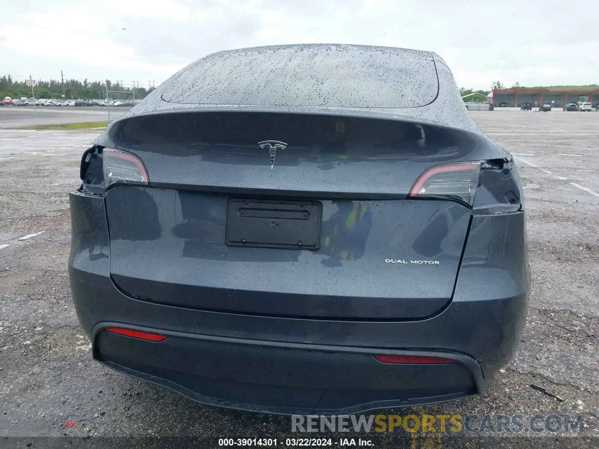 17 Photograph of a damaged car 7SAYGDEE0PF862322 TESLA MODEL Y 2023