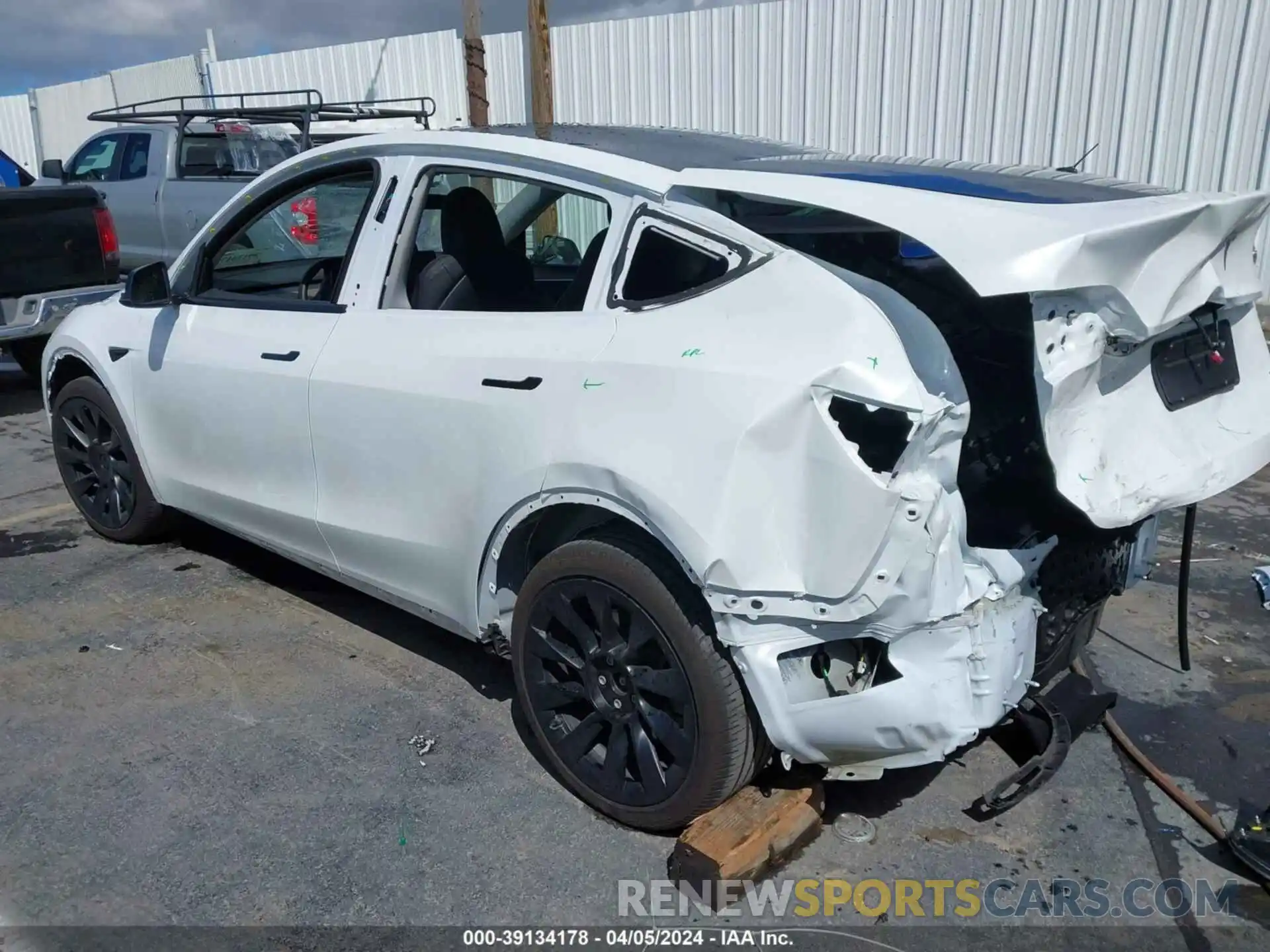 3 Photograph of a damaged car 7SAYGDEE1PA050928 TESLA MODEL Y 2023