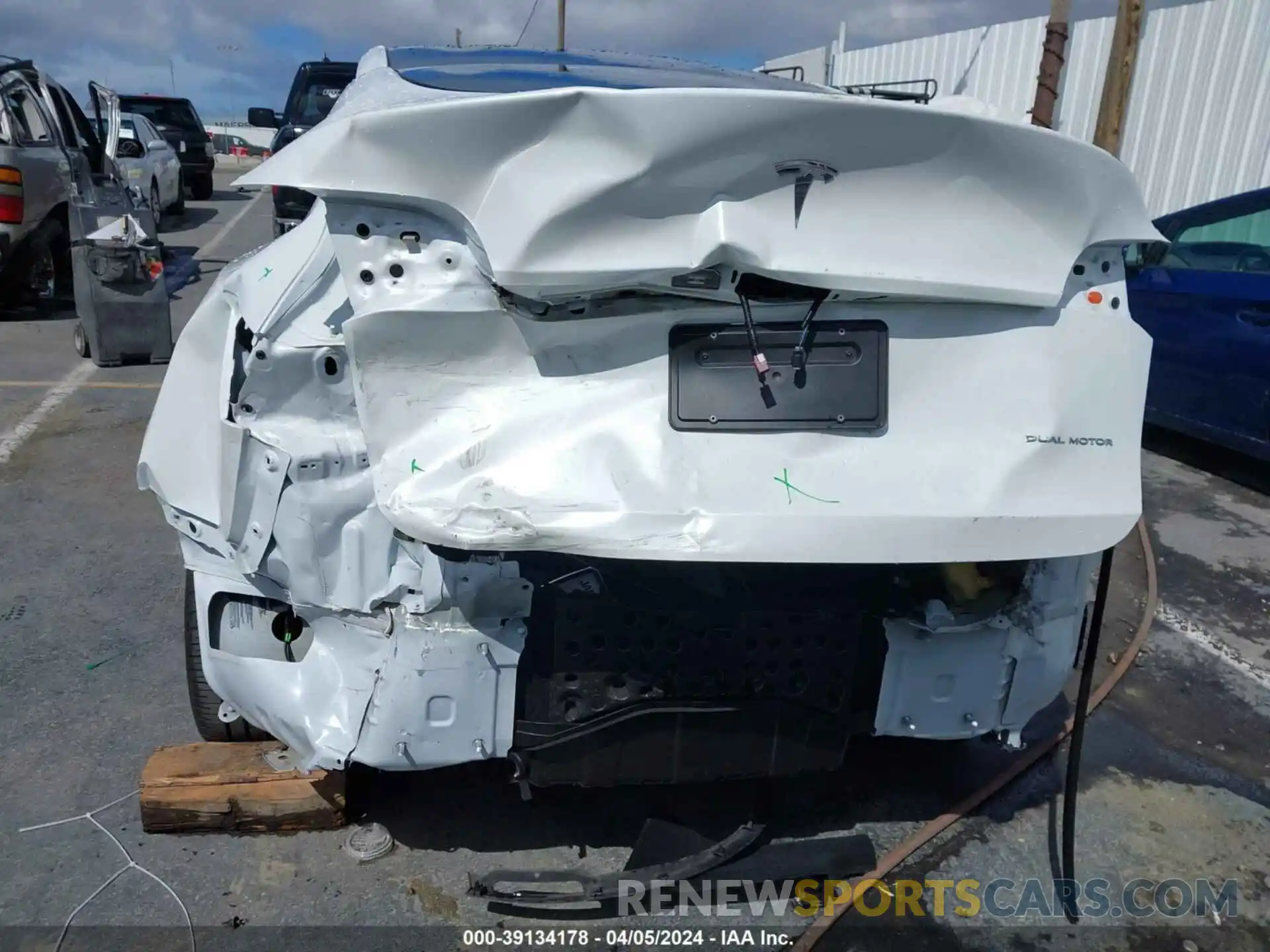 6 Photograph of a damaged car 7SAYGDEE1PA050928 TESLA MODEL Y 2023